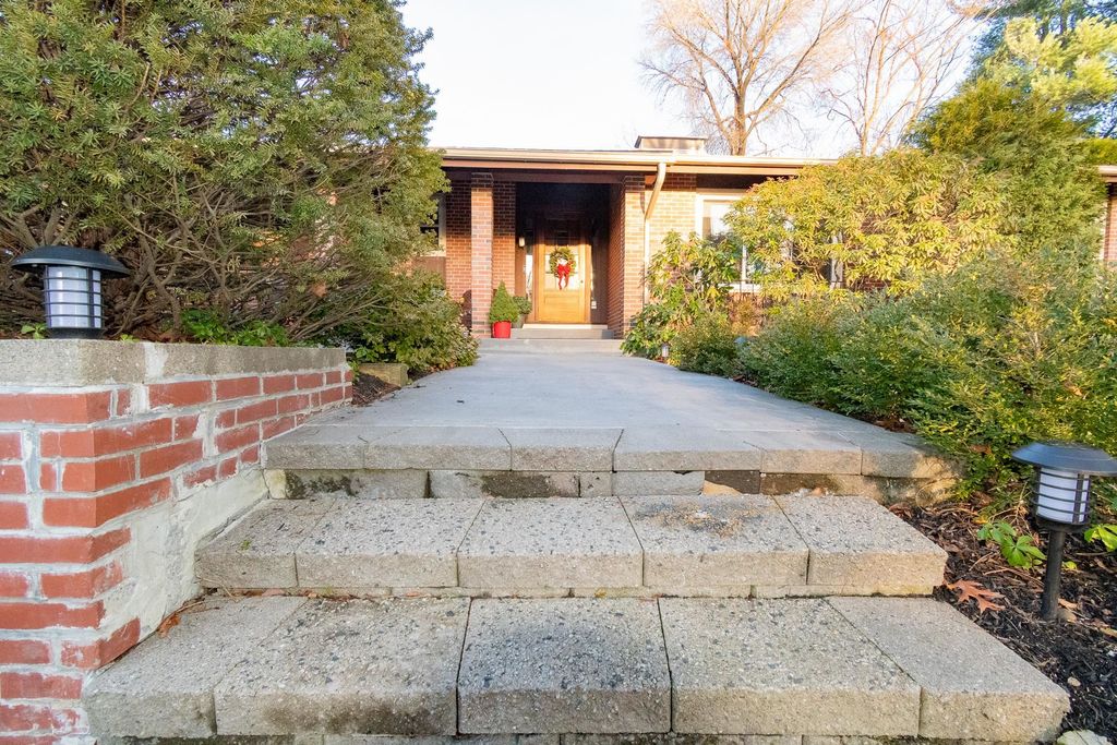 Photo of 118 Madeline Road, Manchester, NH 03104 (MLS # 5071212)