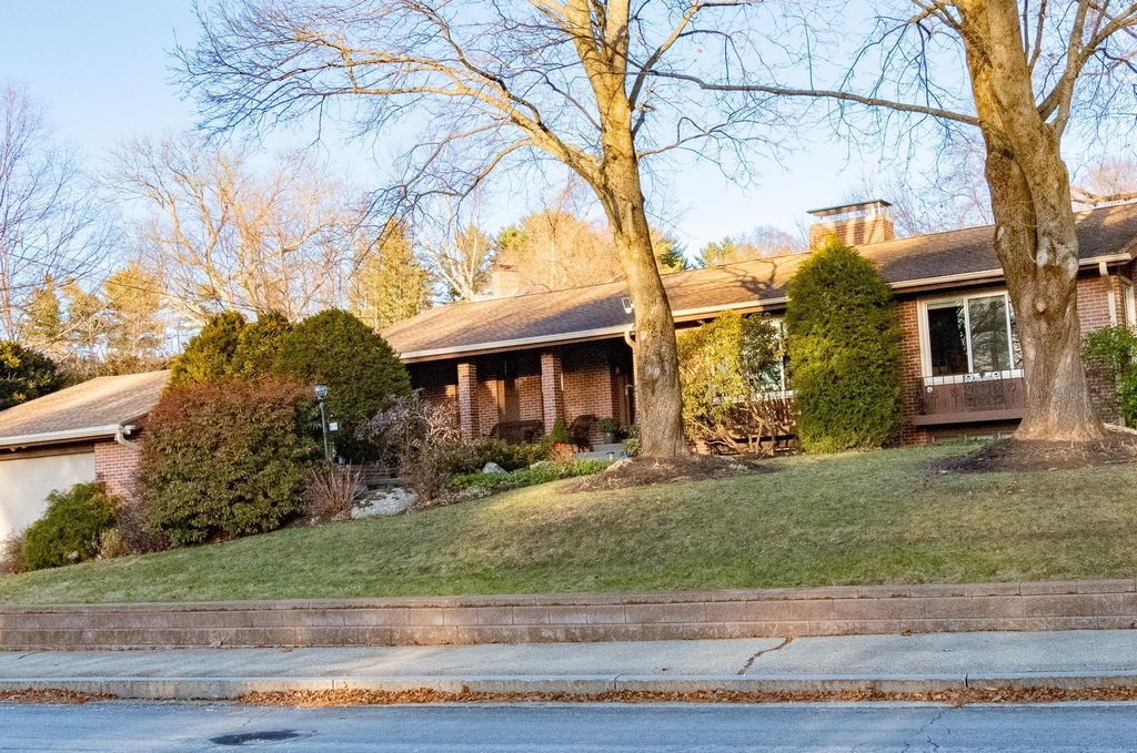 Photo of 118 Madeline Road, Manchester, NH 03104 (MLS # 5071212)