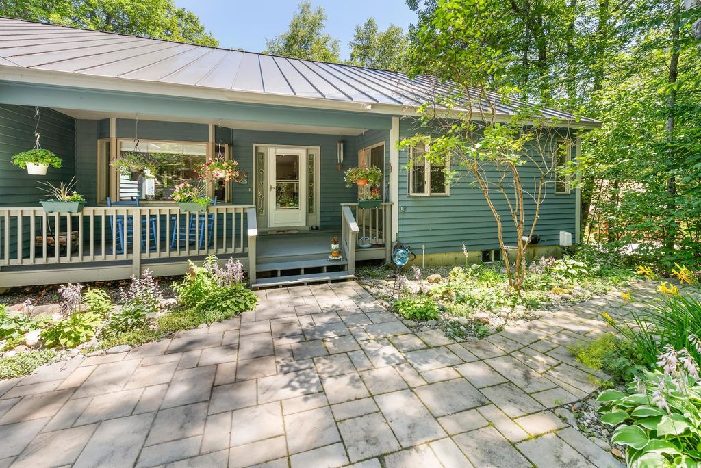 Photo of 8 Sandy Brae, Grantham, NH 03753 (MLS # 5053556)