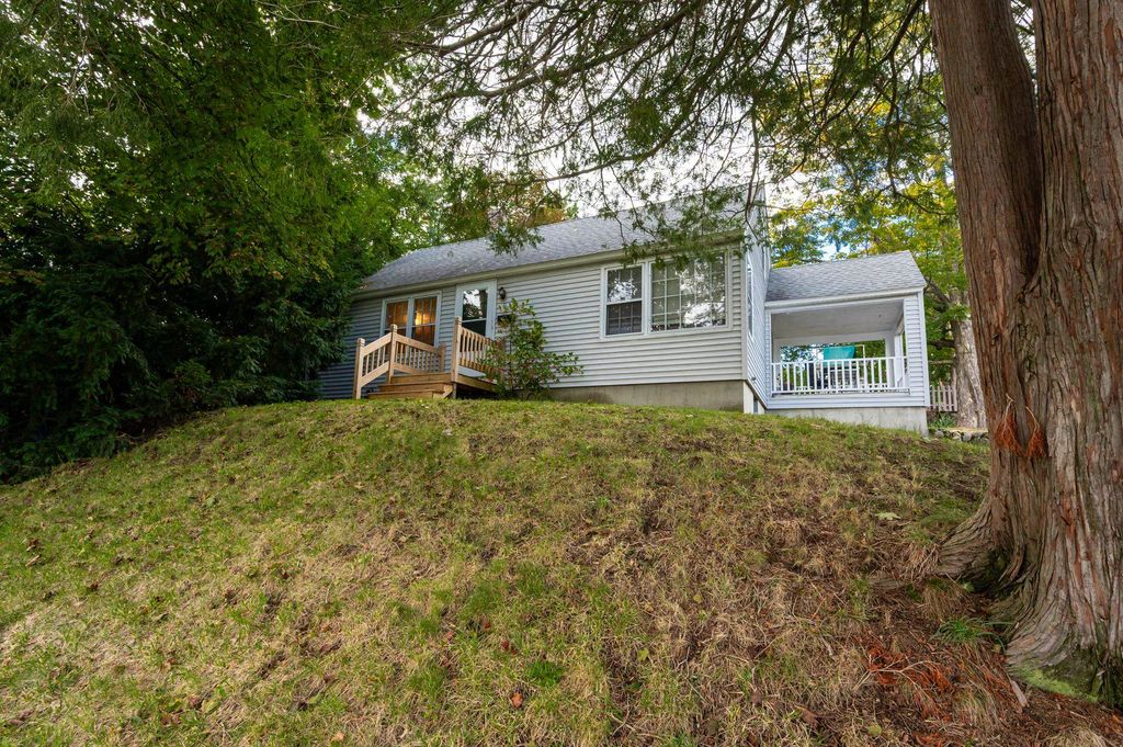 Photo of 11 Fairmount Street, Nashua, NH 03064 (MLS # 5063835)
