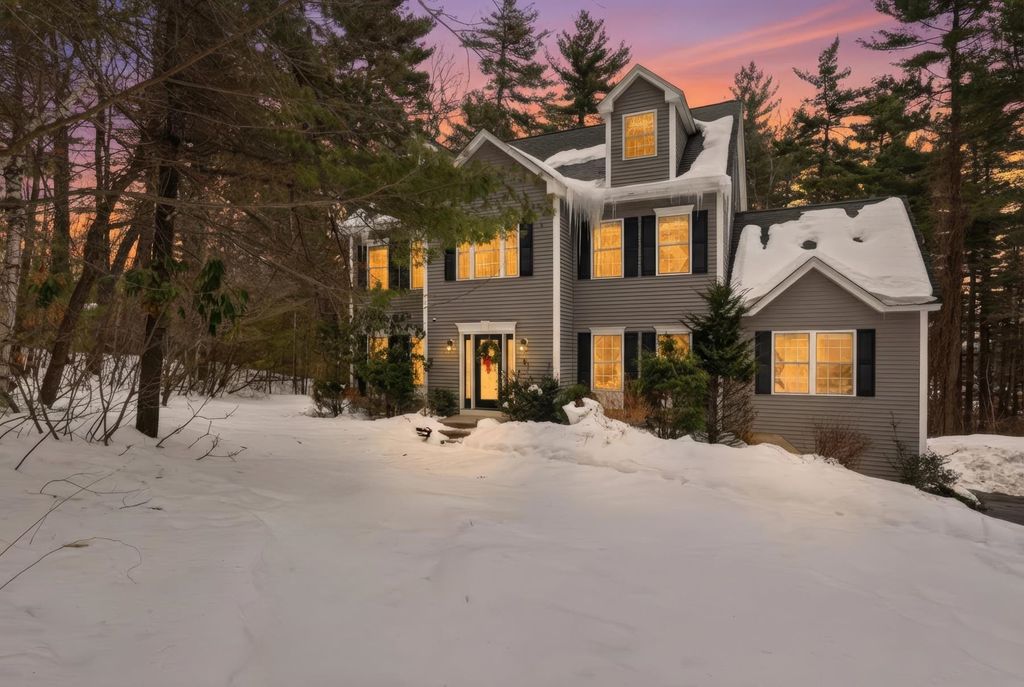 Photo of 5 Stone Fence Drive, Derry, NH 03038 (MLS # 5077466)