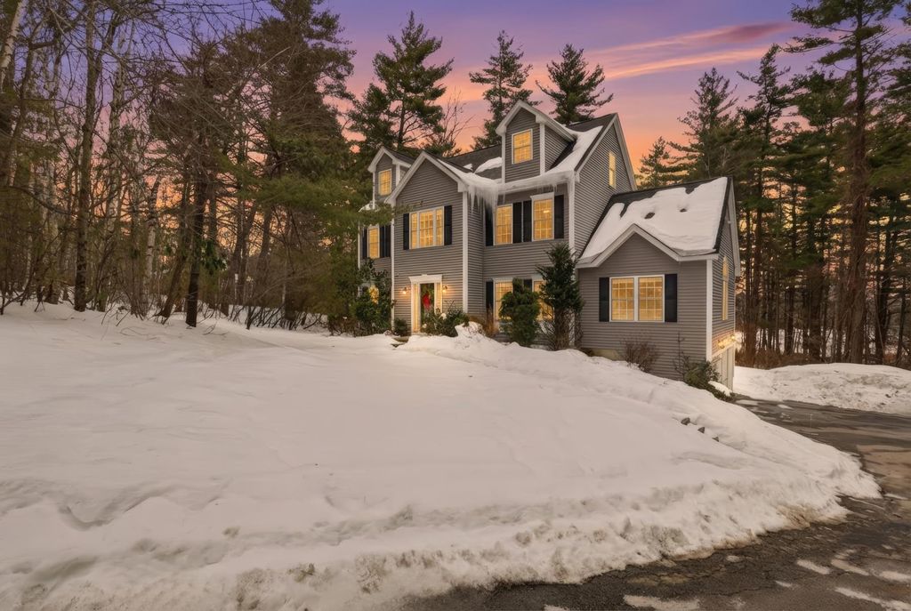 Photo of 5 Stone Fence Drive, Derry, NH 03038 (MLS # 5077466)