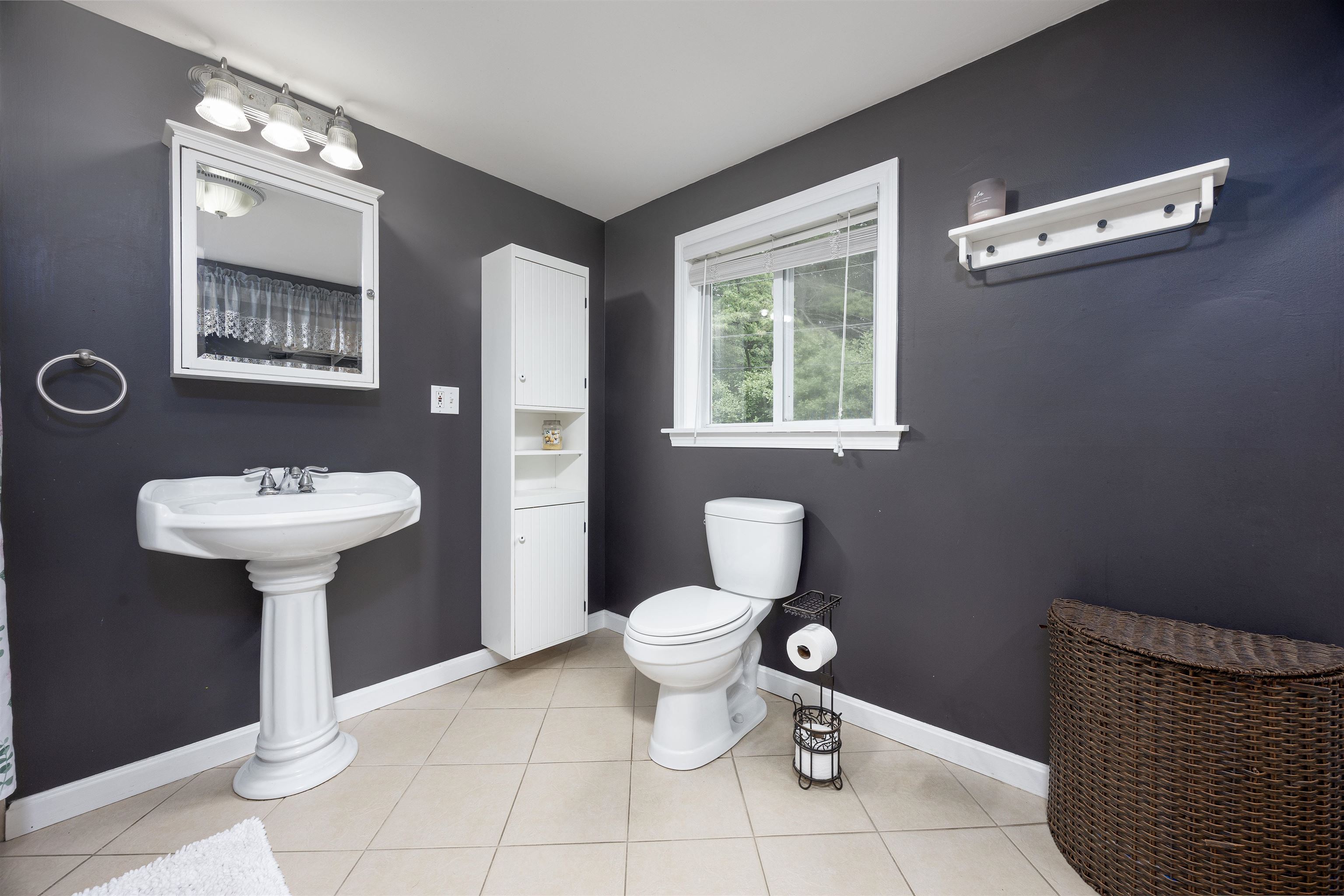 Goffstown, New Hampshire 03045, United States, 3 Bedrooms Bedrooms, ,3 BathroomsBathrooms,Residential,Active,155439