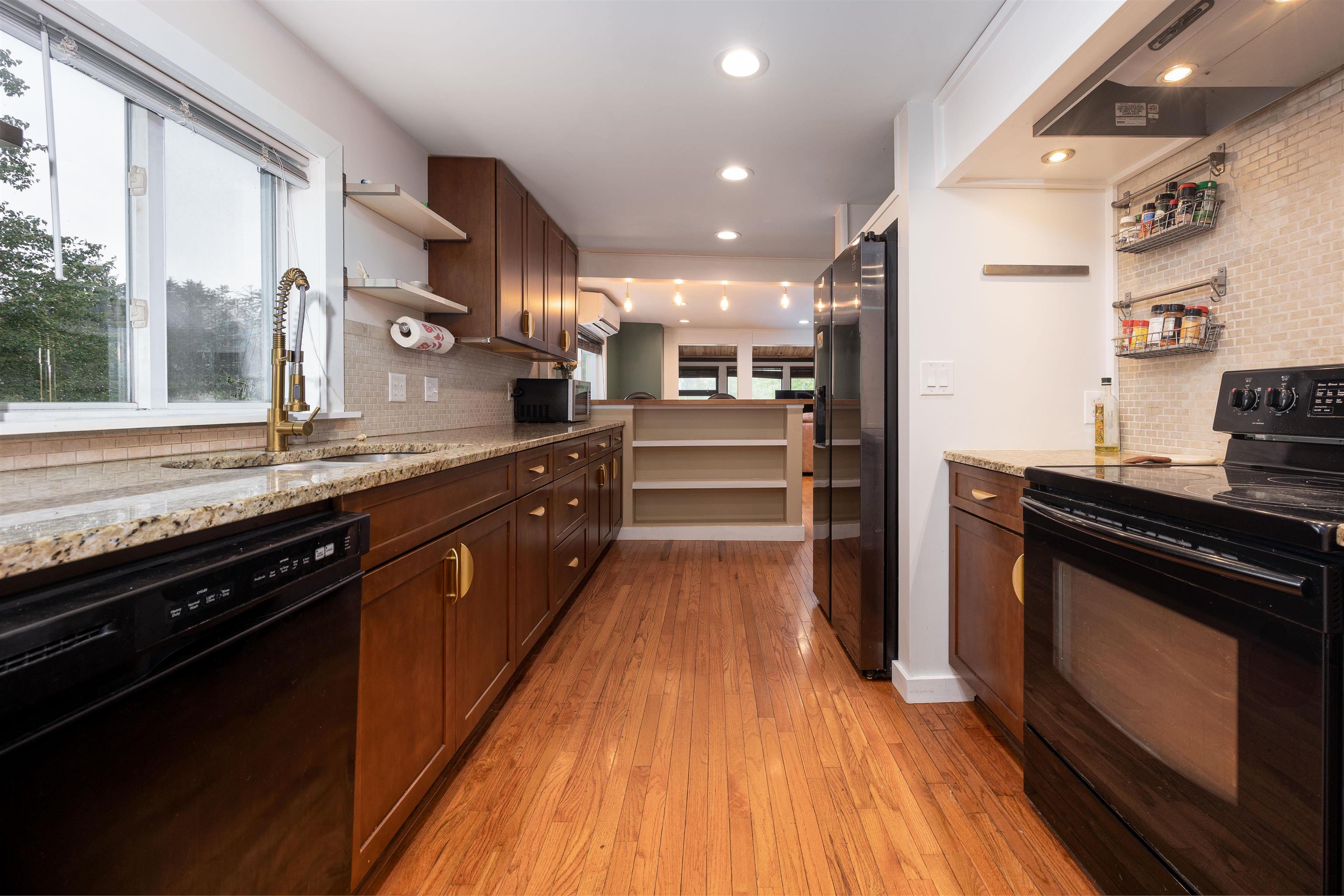 Goffstown, New Hampshire 03045, United States, 3 Bedrooms Bedrooms, ,3 BathroomsBathrooms,Residential,Active,155439