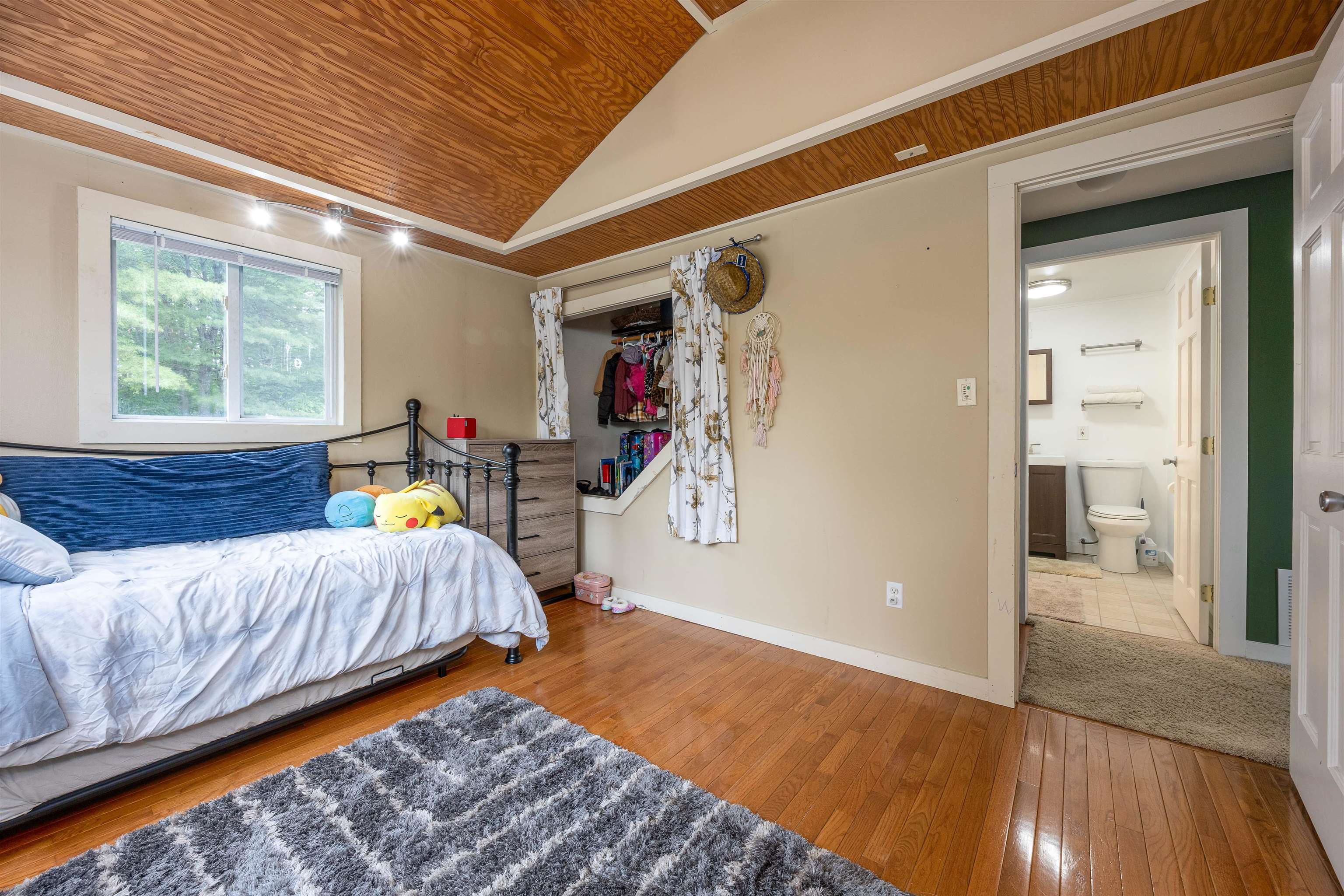 Goffstown, New Hampshire 03045, United States, 3 Bedrooms Bedrooms, ,3 BathroomsBathrooms,Residential,Active,155439