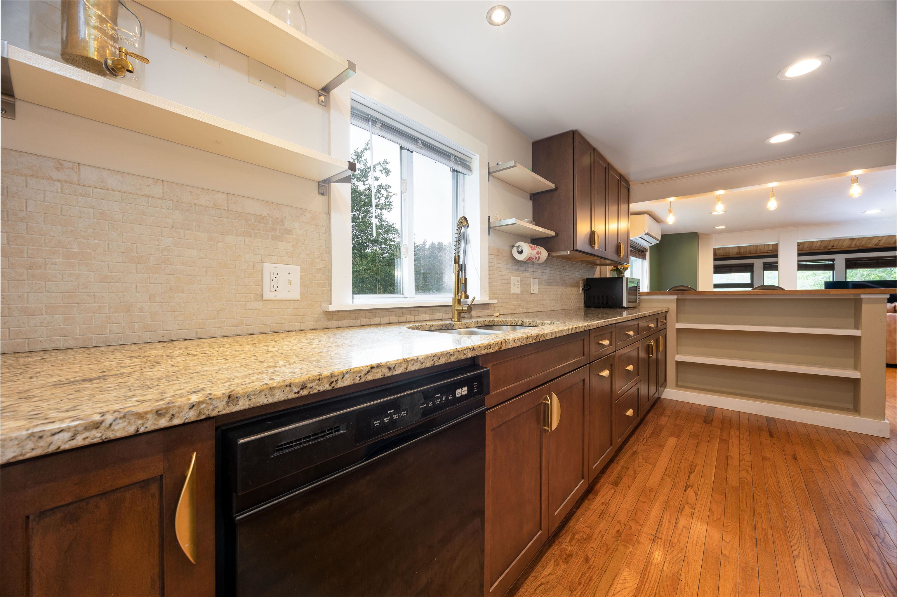 Goffstown, New Hampshire 03045, United States, 3 Bedrooms Bedrooms, ,3 BathroomsBathrooms,Residential,Active,155439