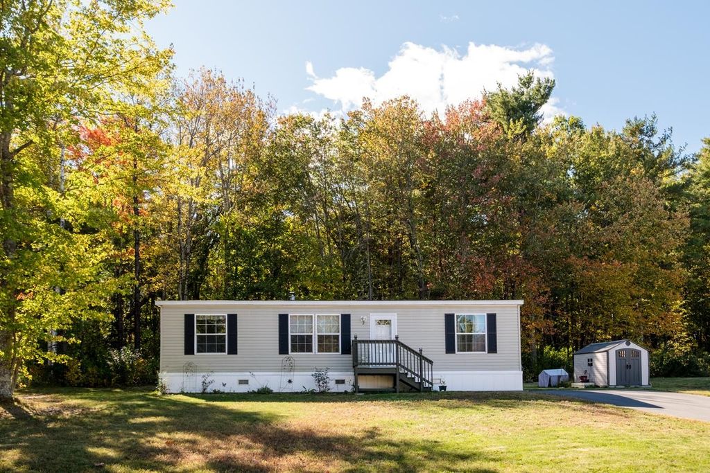 Photo of 2 Cleo Circle, Rochester, NH 03868 (MLS # 5064000)