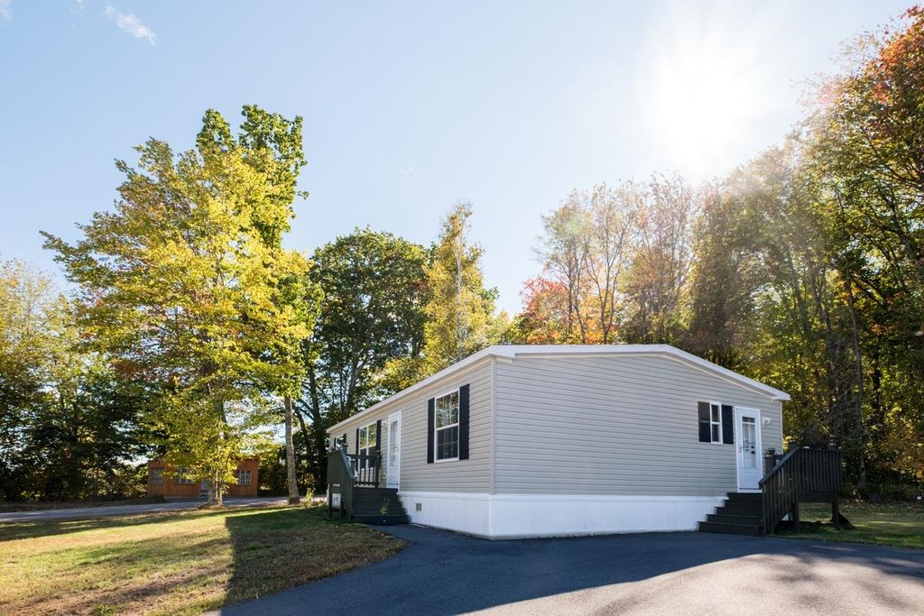 Photo of 2 Cleo Circle, Rochester, NH 03868 (MLS # 5064000)