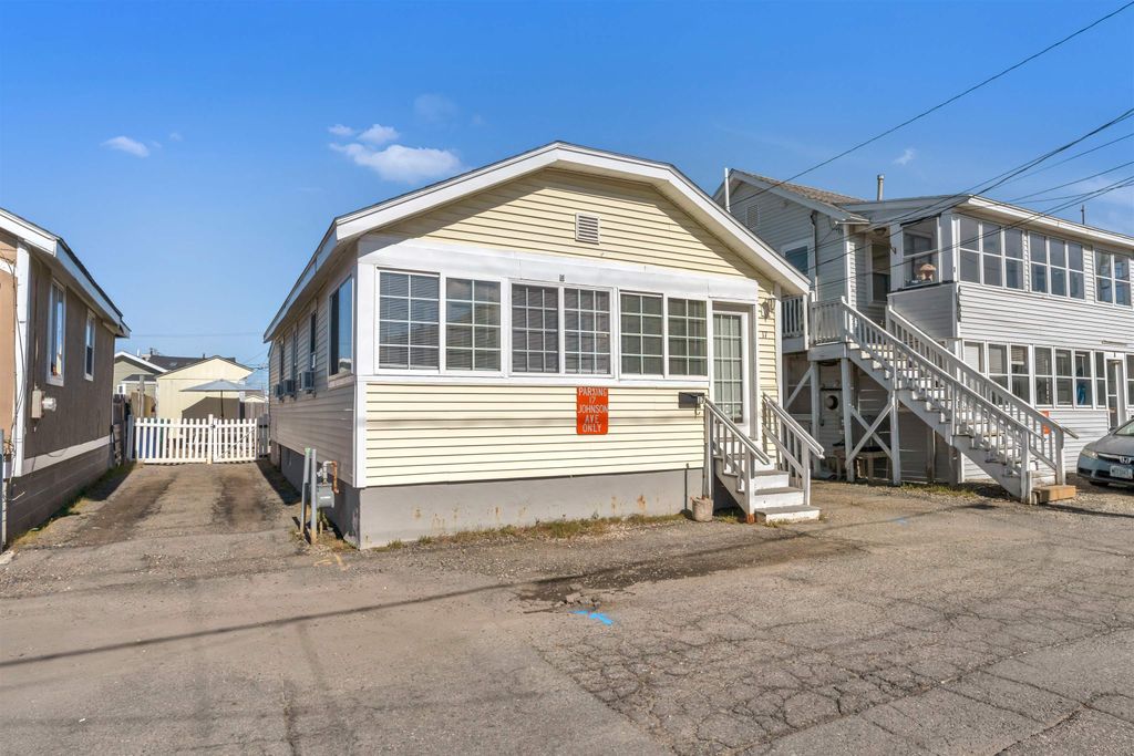 Photo of 17 Johnson Avenue, Hampton, NH 03290 (MLS # 5066510)