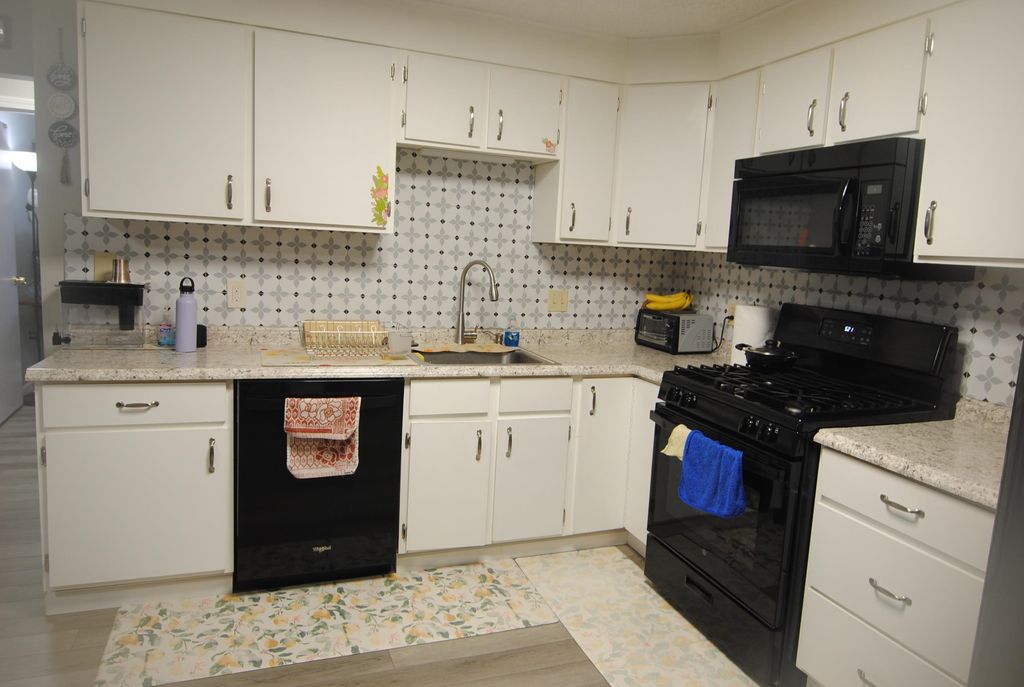 Photo of 3 Knightsbridge Drive #301, Nashua, NH 03063 (MLS # 5077776)