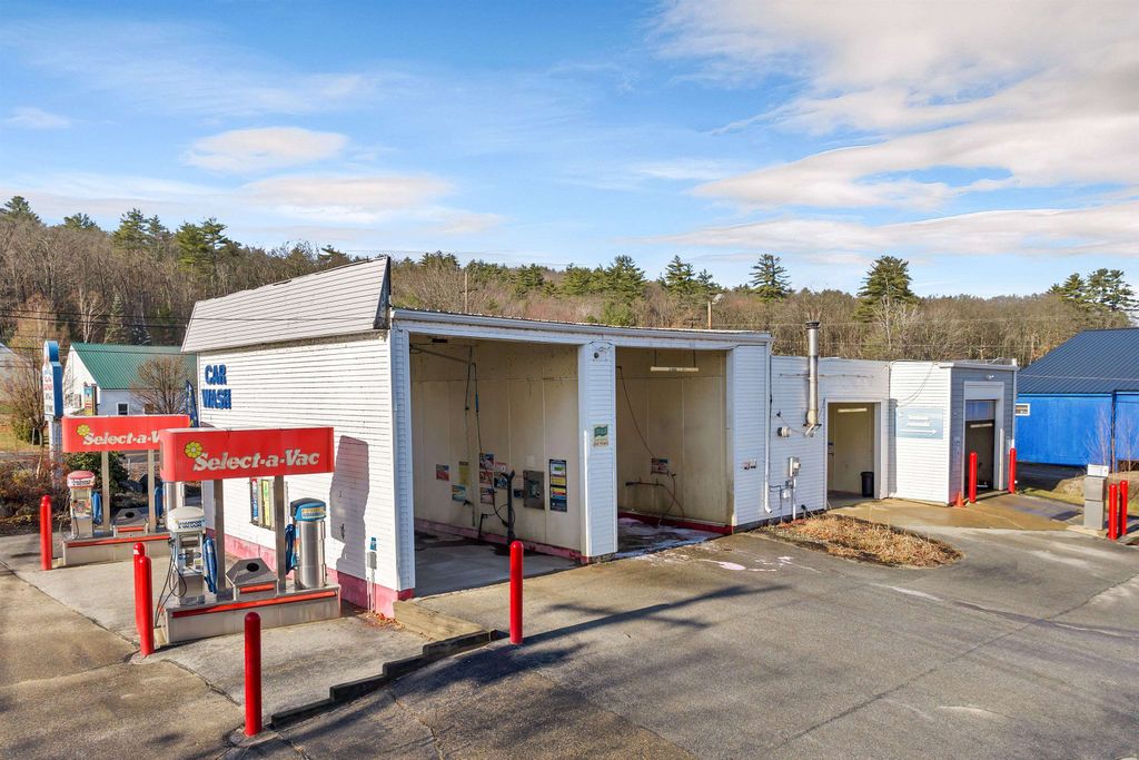 Photo of 329 Daniel Webster Highway, Meredith, NH 03253 (MLS # 5081459)