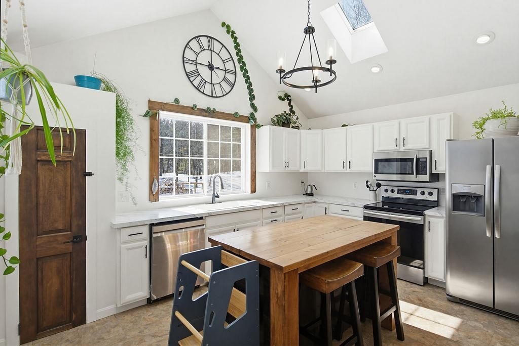 Photo of 246 Cooper Hill Road, Nottingham, NH 03290 (MLS # 5079006)