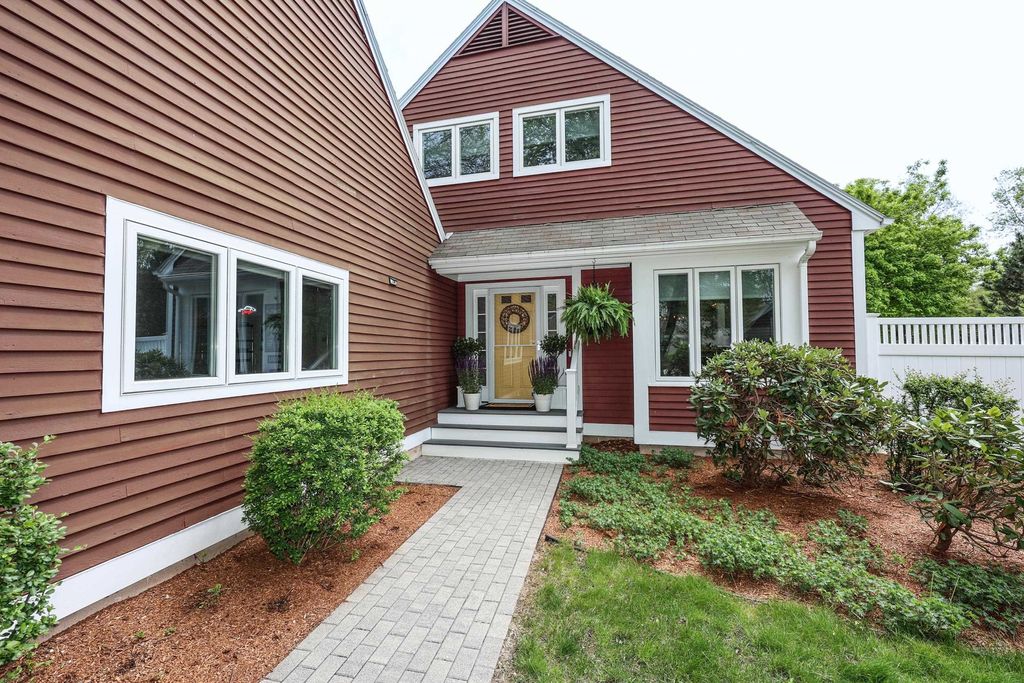 Photo of 203 Straw Hill Road, Manchester, NH 03104 (MLS # 5059690)