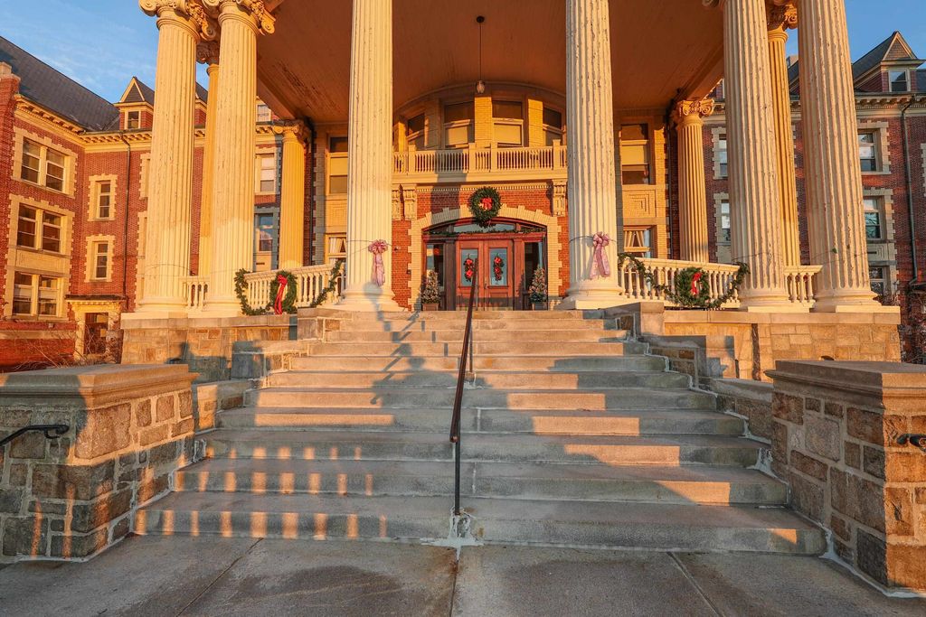 Photo of 15 Mount Saint Marys Way #112, Hooksett, NH 03106 (MLS # 5073126)