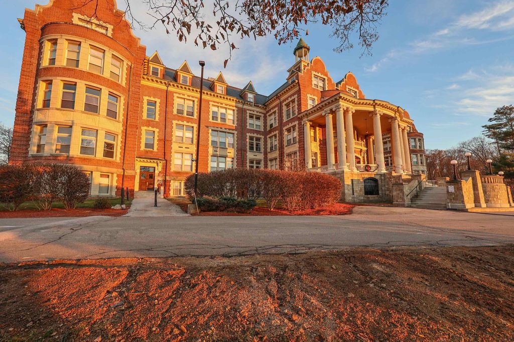 Photo of 15 Mount Saint Marys Way #112, Hooksett, NH 03106 (MLS # 5073126)