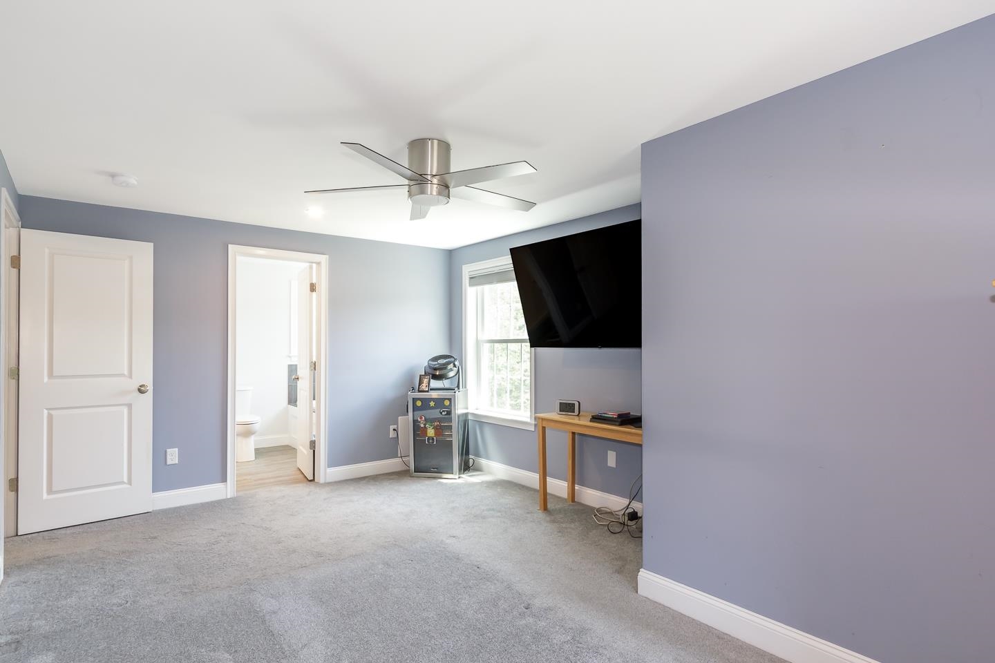 Milford, New Hampshire 03055, United States, 3 Bedrooms Bedrooms, ,3 BathroomsBathrooms,Residential,Pending,158952