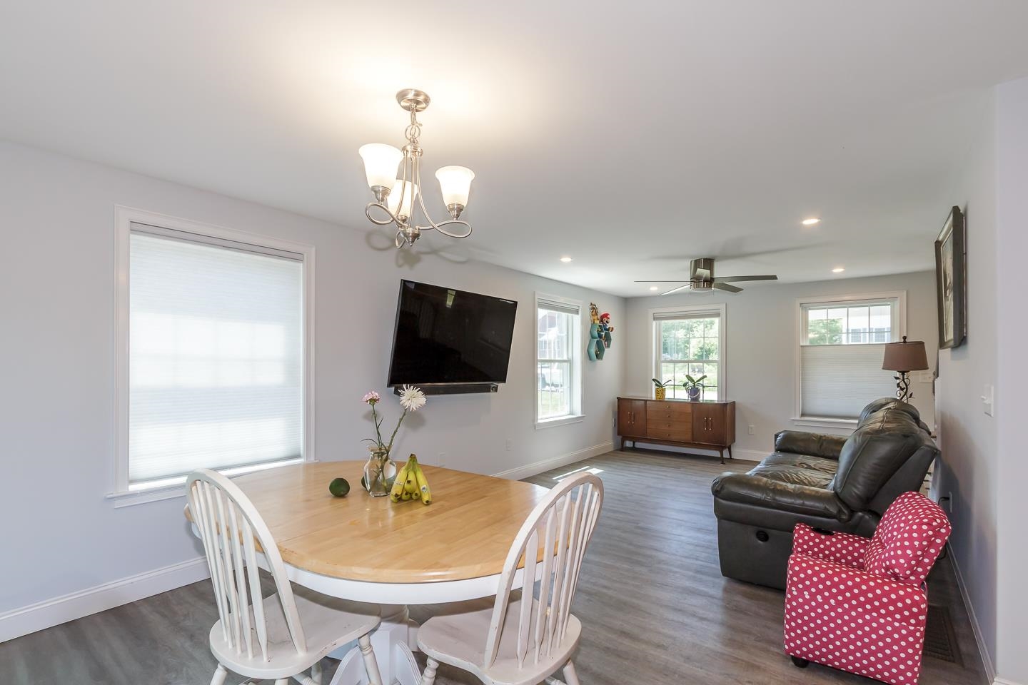 Milford, New Hampshire 03055, United States, 3 Bedrooms Bedrooms, ,3 BathroomsBathrooms,Residential,Pending,158952