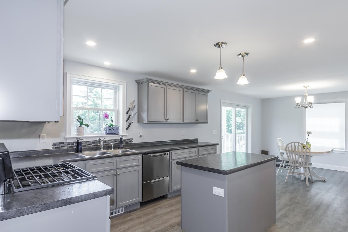 Milford, New Hampshire 03055, United States, 3 Bedrooms Bedrooms, ,3 BathroomsBathrooms,Residential,Pending,158952