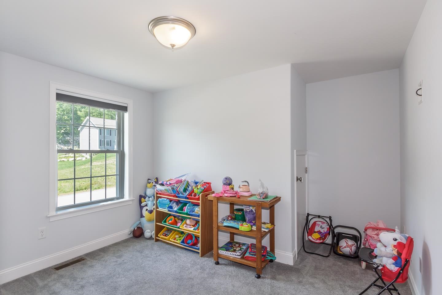 Milford, New Hampshire 03055, United States, 3 Bedrooms Bedrooms, ,3 BathroomsBathrooms,Residential,Pending,158952