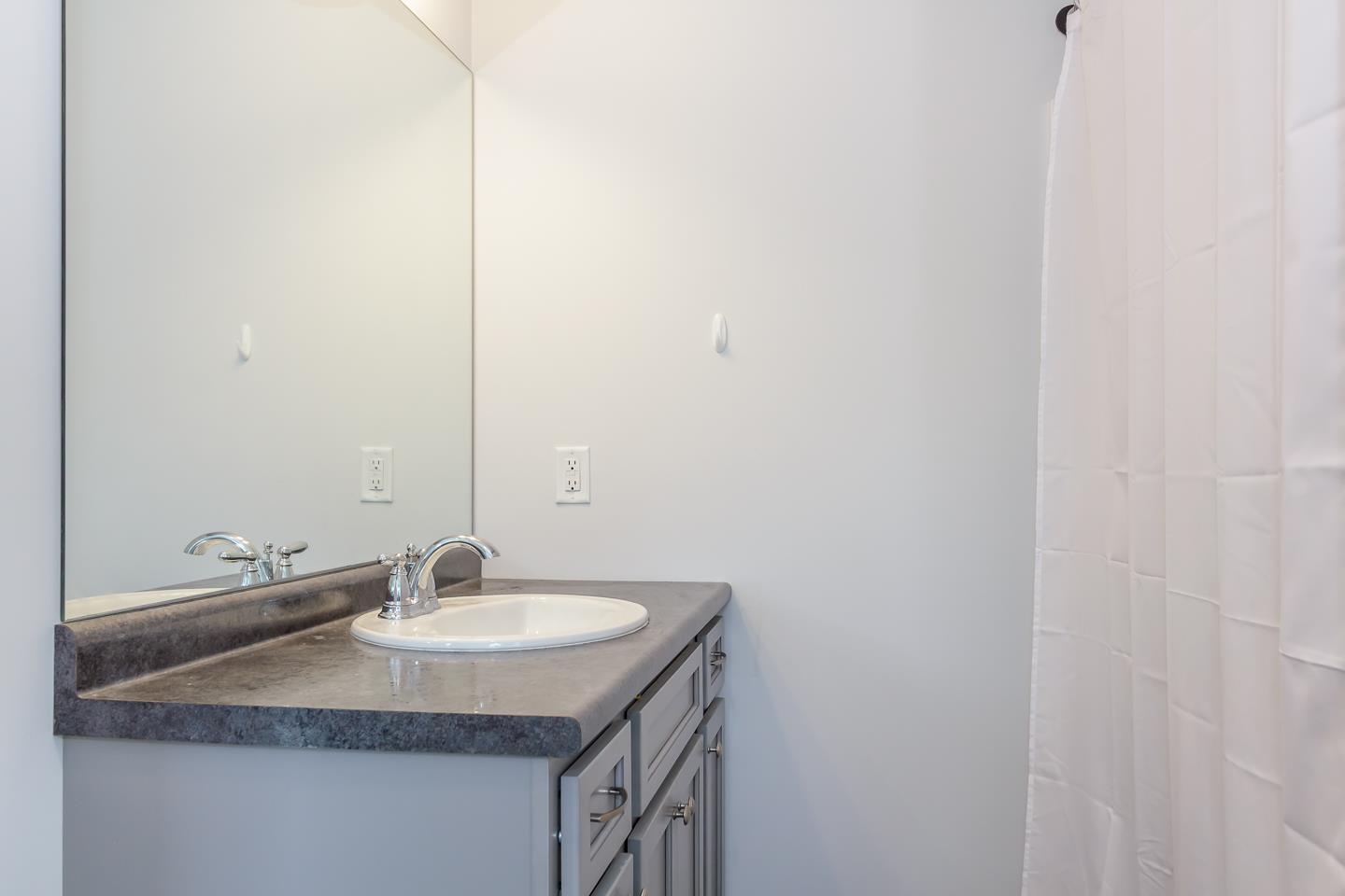 Milford, New Hampshire 03055, United States, 3 Bedrooms Bedrooms, ,3 BathroomsBathrooms,Residential,Pending,158952