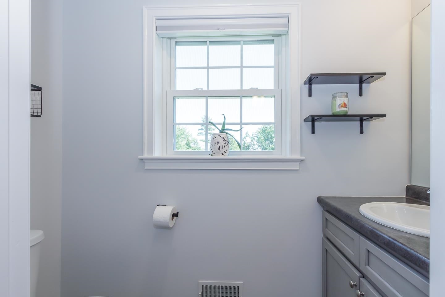 Milford, New Hampshire 03055, United States, 3 Bedrooms Bedrooms, ,3 BathroomsBathrooms,Residential,Pending,158952