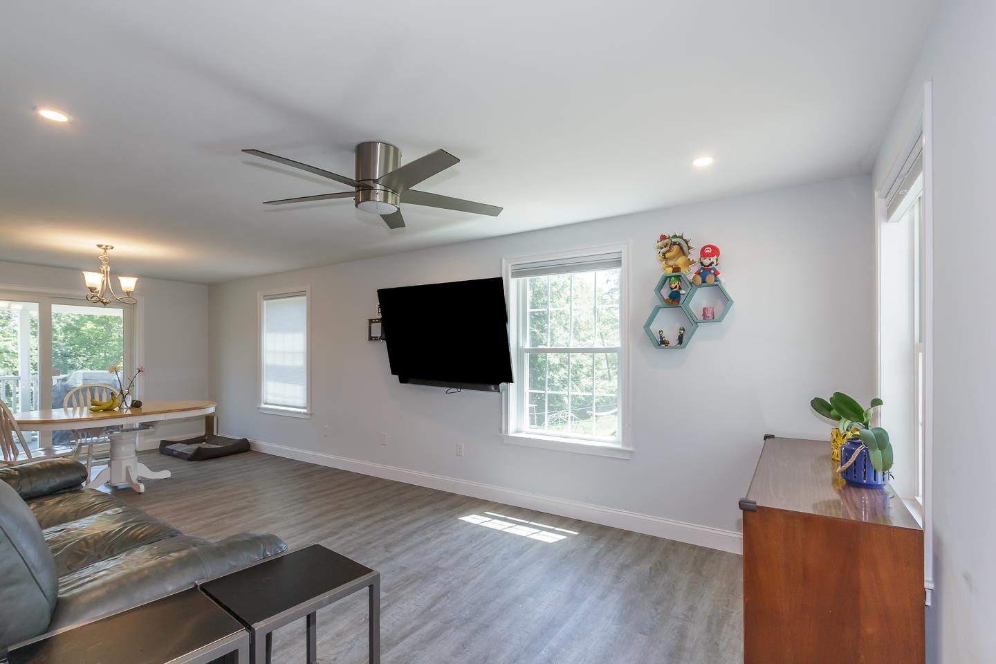 Milford, New Hampshire 03055, United States, 3 Bedrooms Bedrooms, ,3 BathroomsBathrooms,Residential,Pending,158952