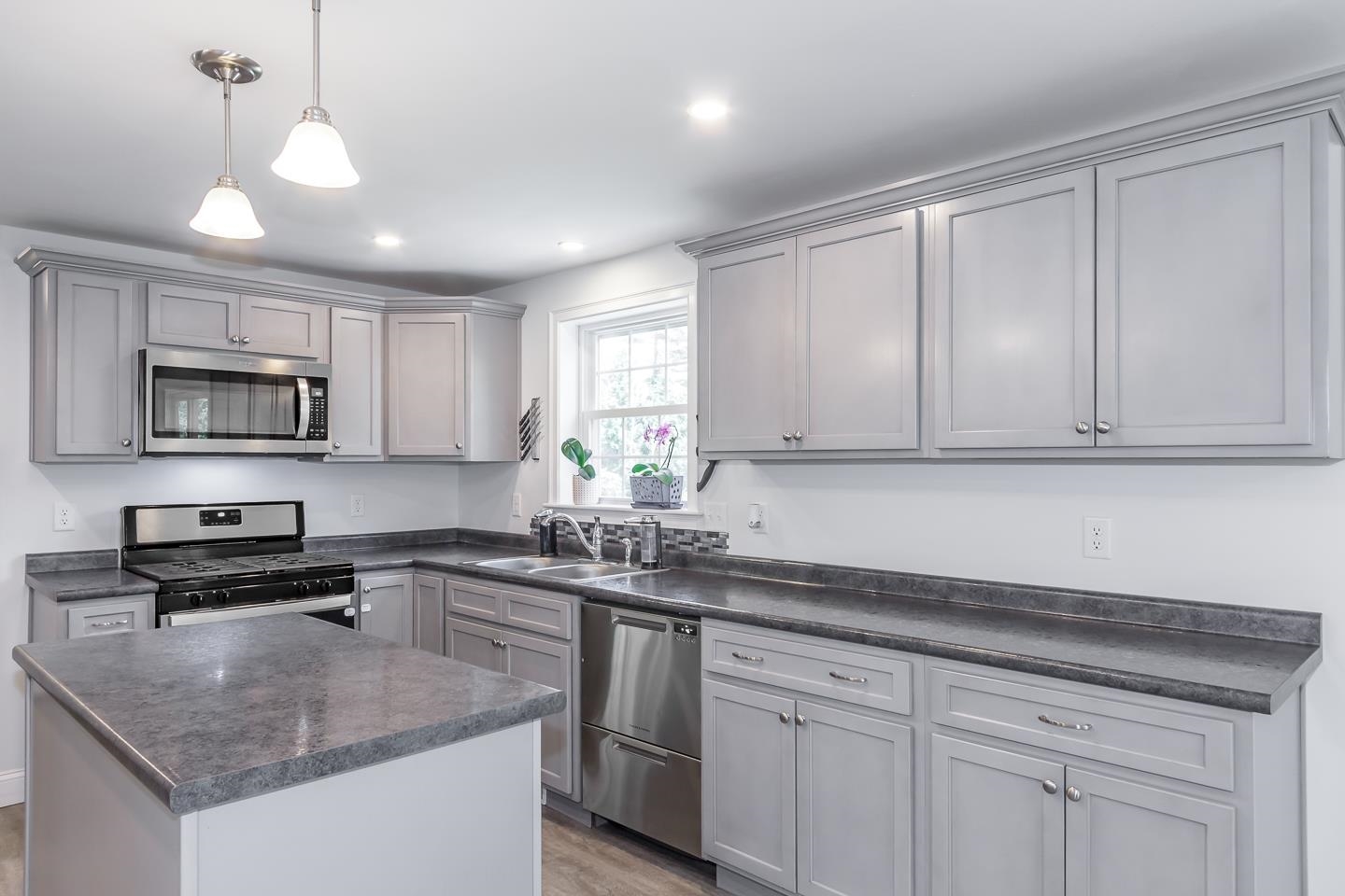 Milford, New Hampshire 03055, United States, 3 Bedrooms Bedrooms, ,3 BathroomsBathrooms,Residential,Pending,158952