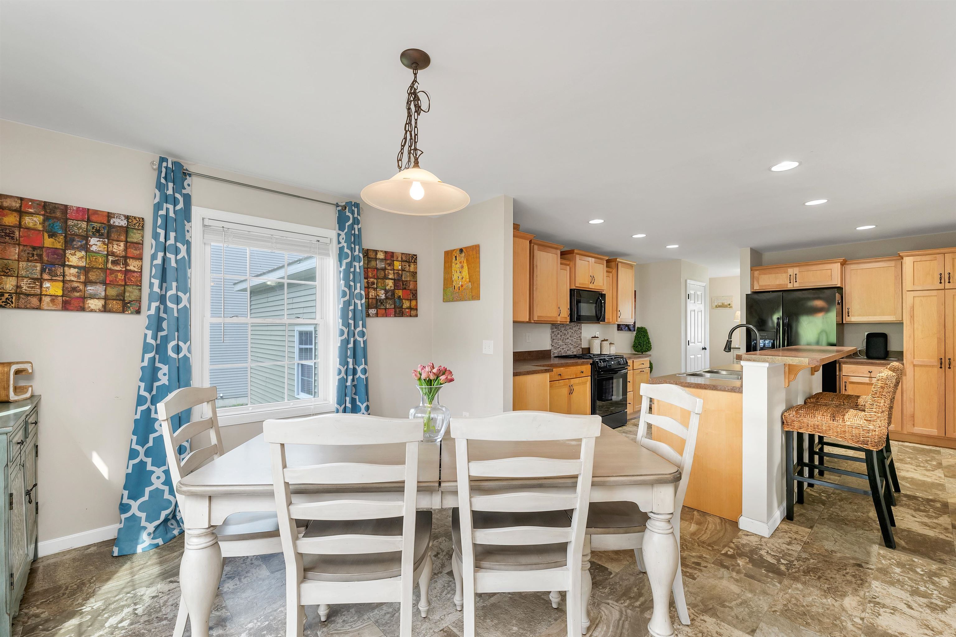 Hartford, Vermont 05001, United States, 3 Bedrooms Bedrooms, ,2 BathroomsBathrooms,Residential,Active,158462