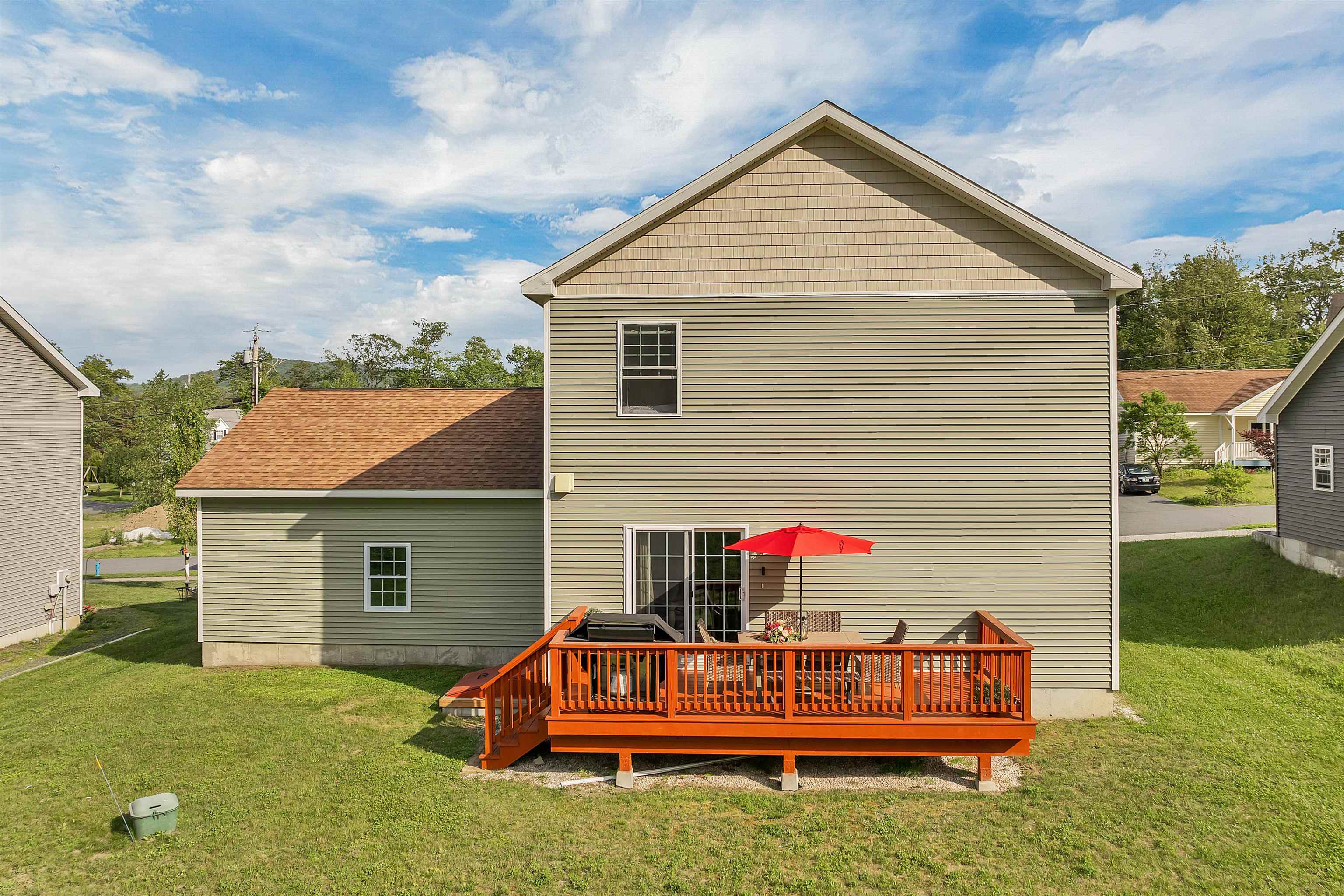 Hartford, Vermont 05001, United States, 3 Bedrooms Bedrooms, ,2 BathroomsBathrooms,Residential,Active,158462