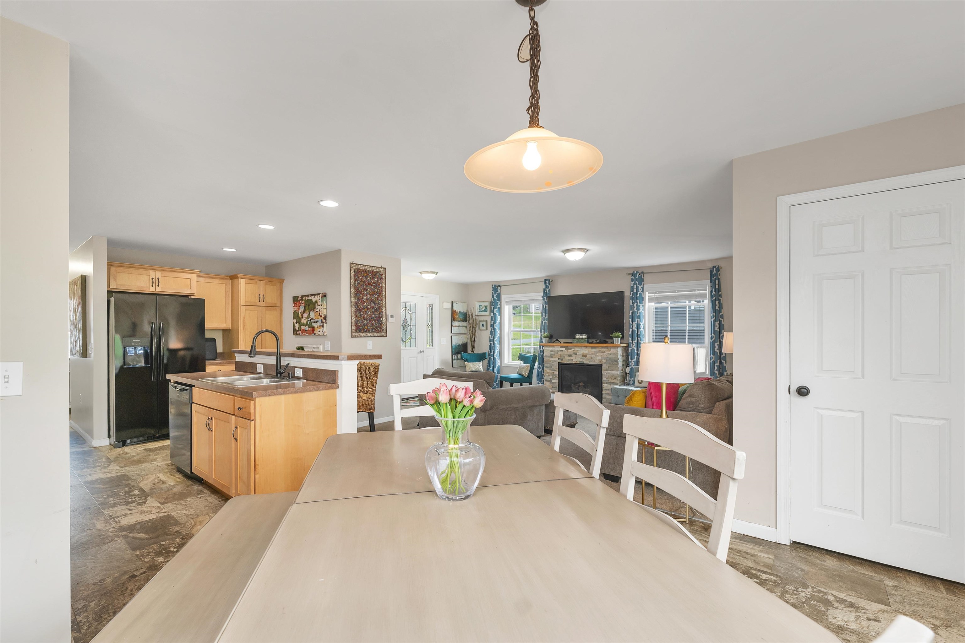 Hartford, Vermont 05001, United States, 3 Bedrooms Bedrooms, ,2 BathroomsBathrooms,Residential,Active,158462