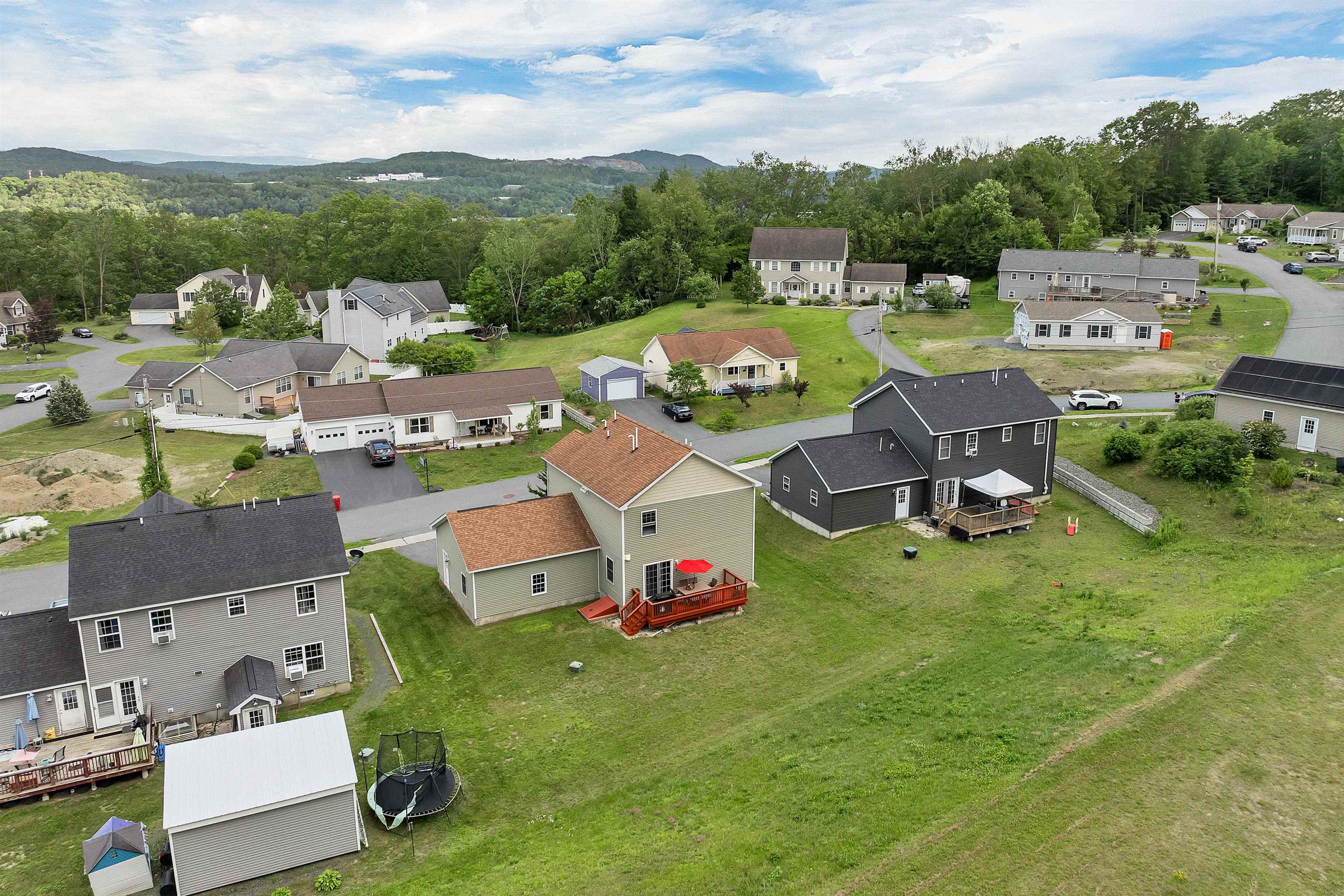 Hartford, Vermont 05001, United States, 3 Bedrooms Bedrooms, ,2 BathroomsBathrooms,Residential,Active,158462