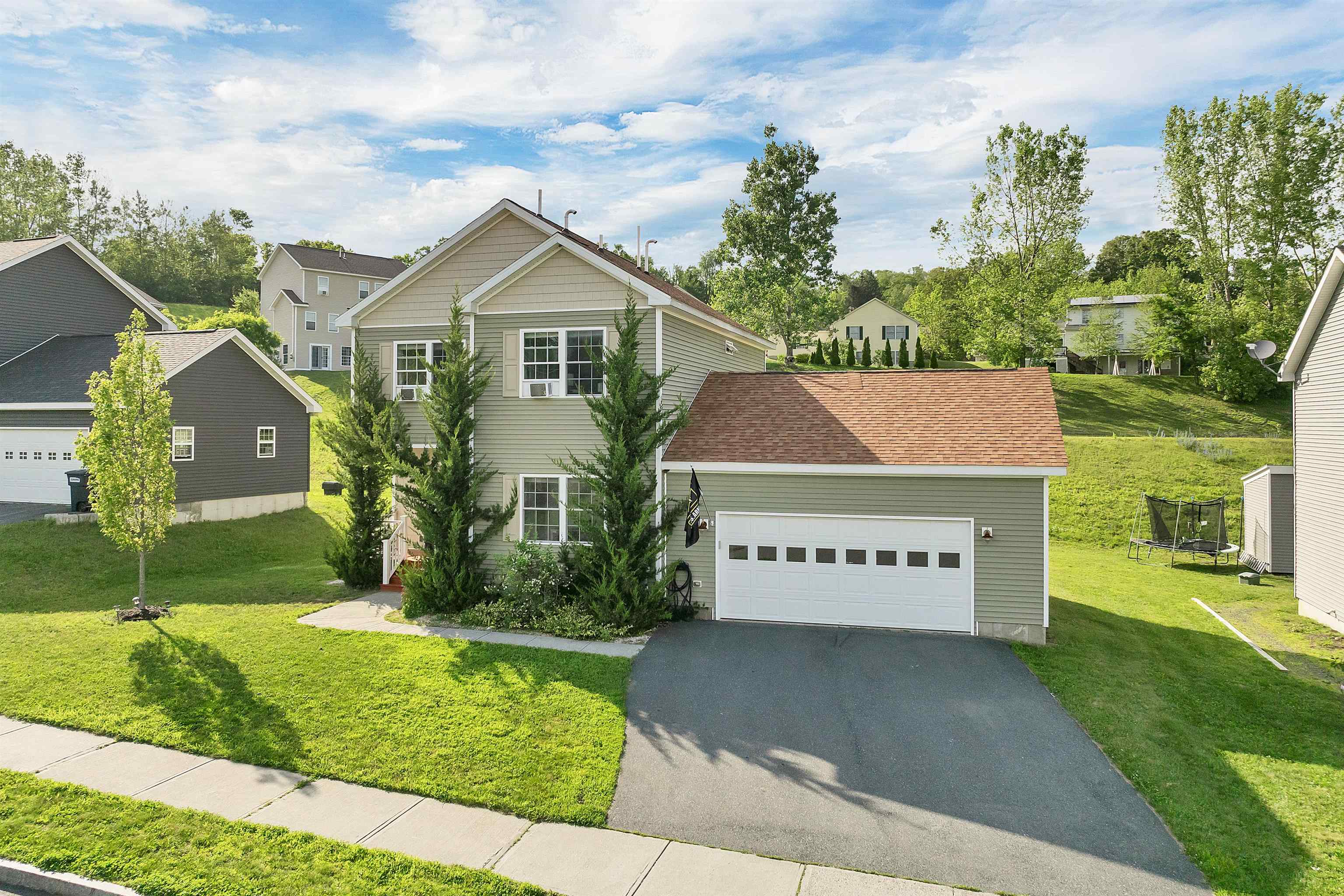 Hartford, Vermont 05001, United States, 3 Bedrooms Bedrooms, ,2 BathroomsBathrooms,Residential,Active,158462