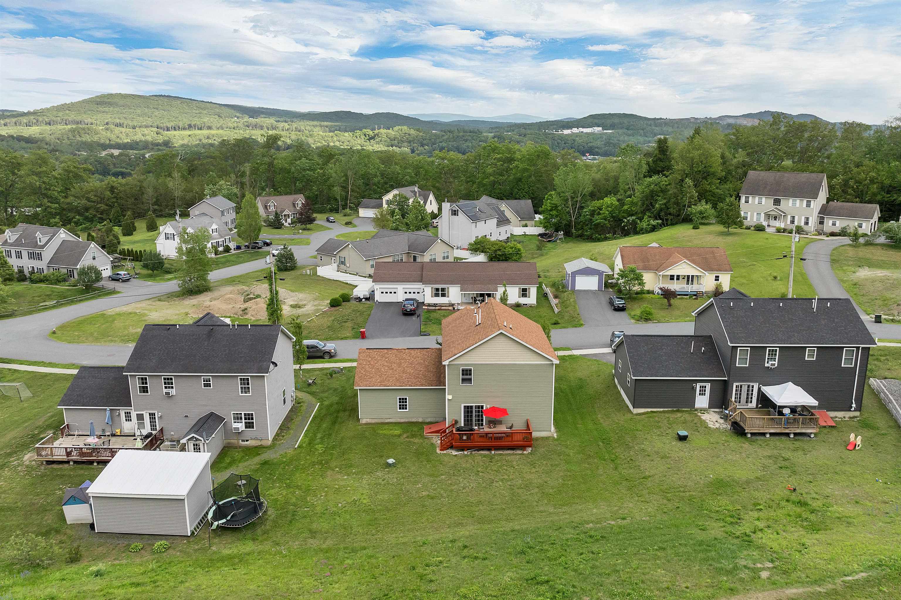 Hartford, Vermont 05001, United States, 3 Bedrooms Bedrooms, ,2 BathroomsBathrooms,Residential,Active,158462