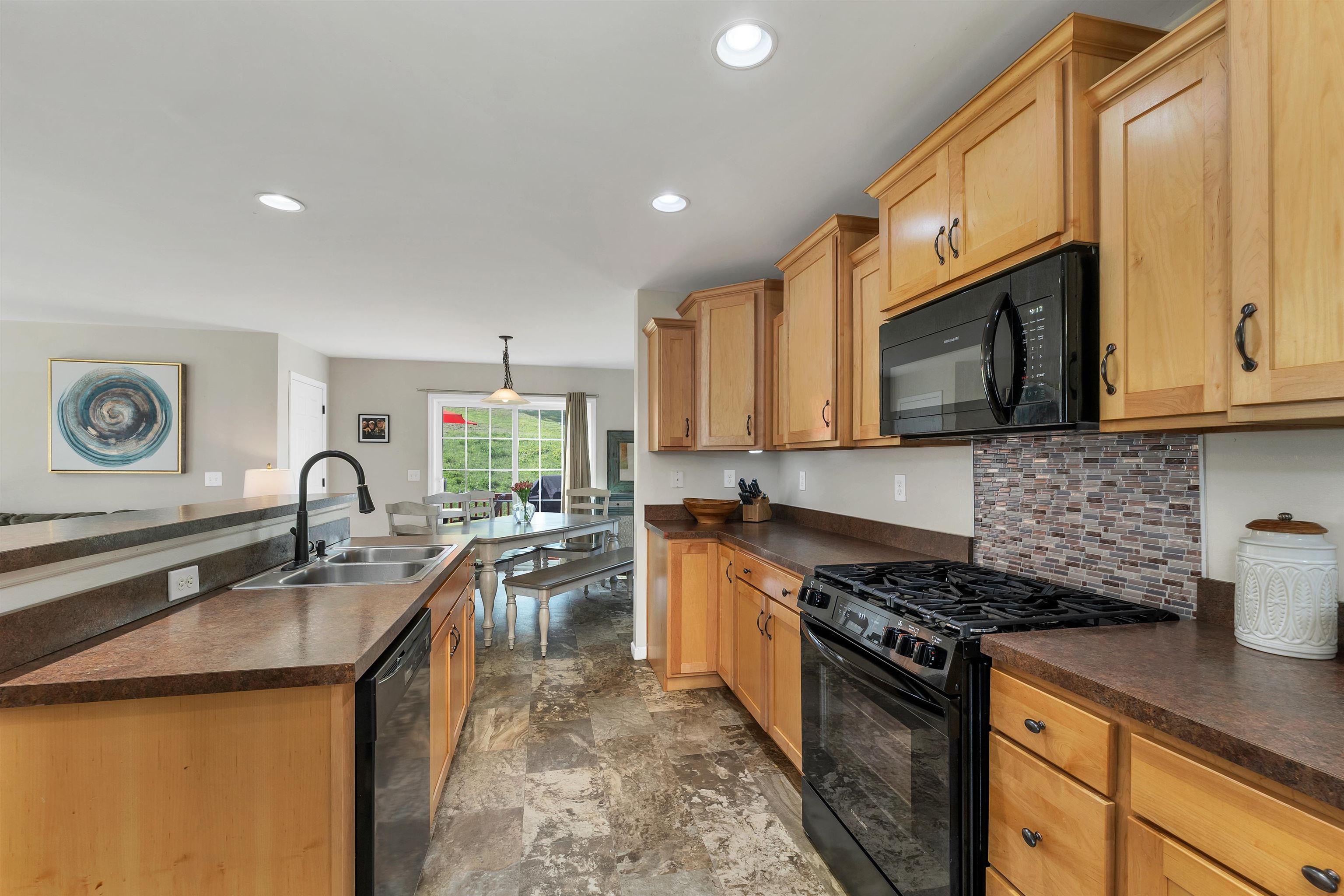 Hartford, Vermont 05001, United States, 3 Bedrooms Bedrooms, ,2 BathroomsBathrooms,Residential,Active,158462