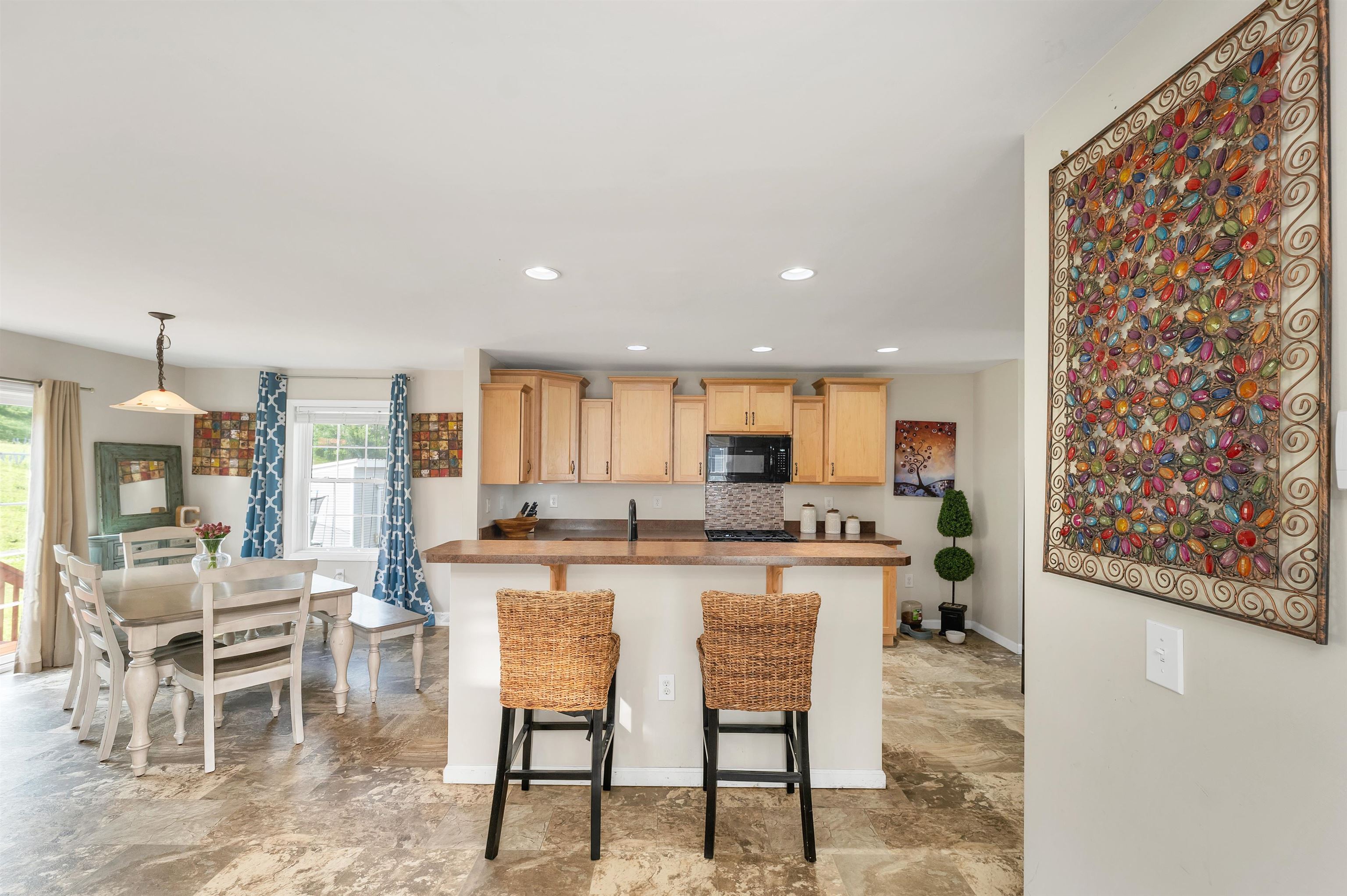 Hartford, Vermont 05001, United States, 3 Bedrooms Bedrooms, ,2 BathroomsBathrooms,Residential,Active,158462