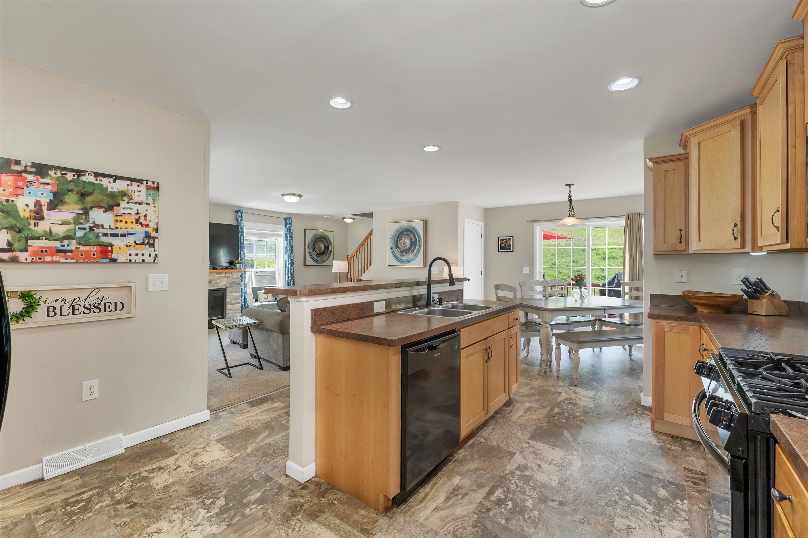 Hartford, Vermont 05001, United States, 3 Bedrooms Bedrooms, ,2 BathroomsBathrooms,Residential,Active,158462