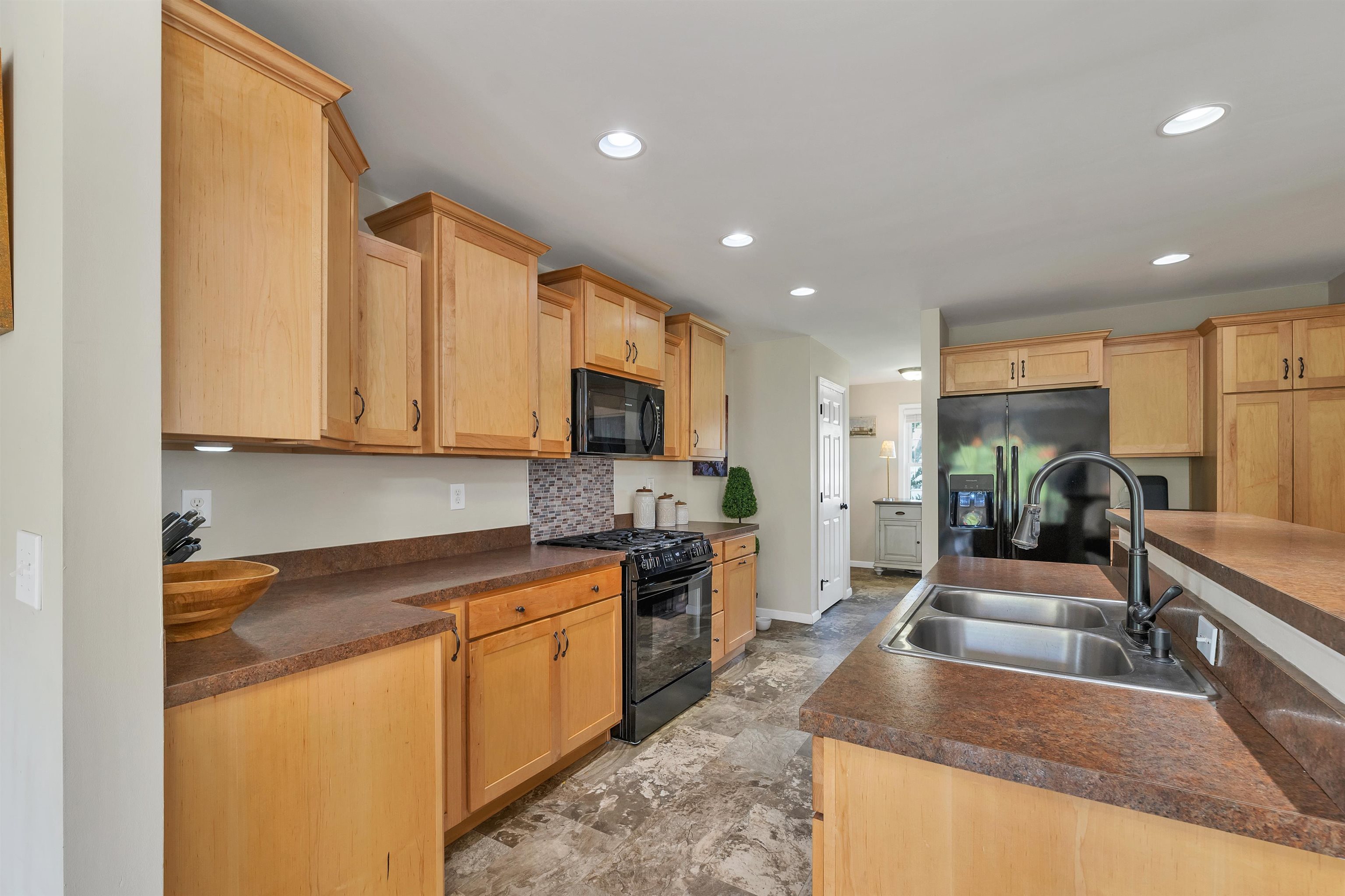 Hartford, Vermont 05001, United States, 3 Bedrooms Bedrooms, ,2 BathroomsBathrooms,Residential,Active,158462