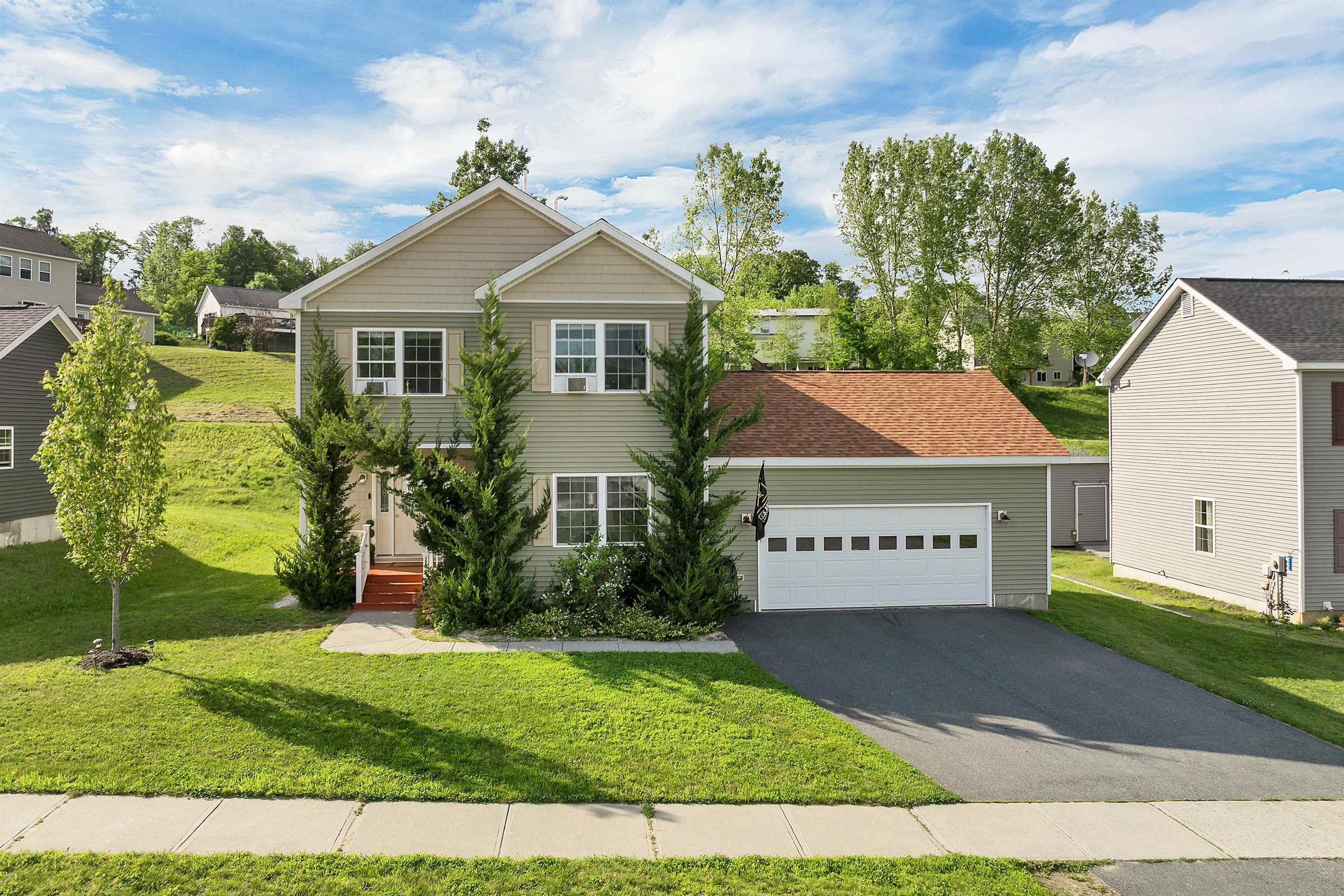 Hartford, Vermont 05001, United States, 3 Bedrooms Bedrooms, ,2 BathroomsBathrooms,Residential,Active,158462