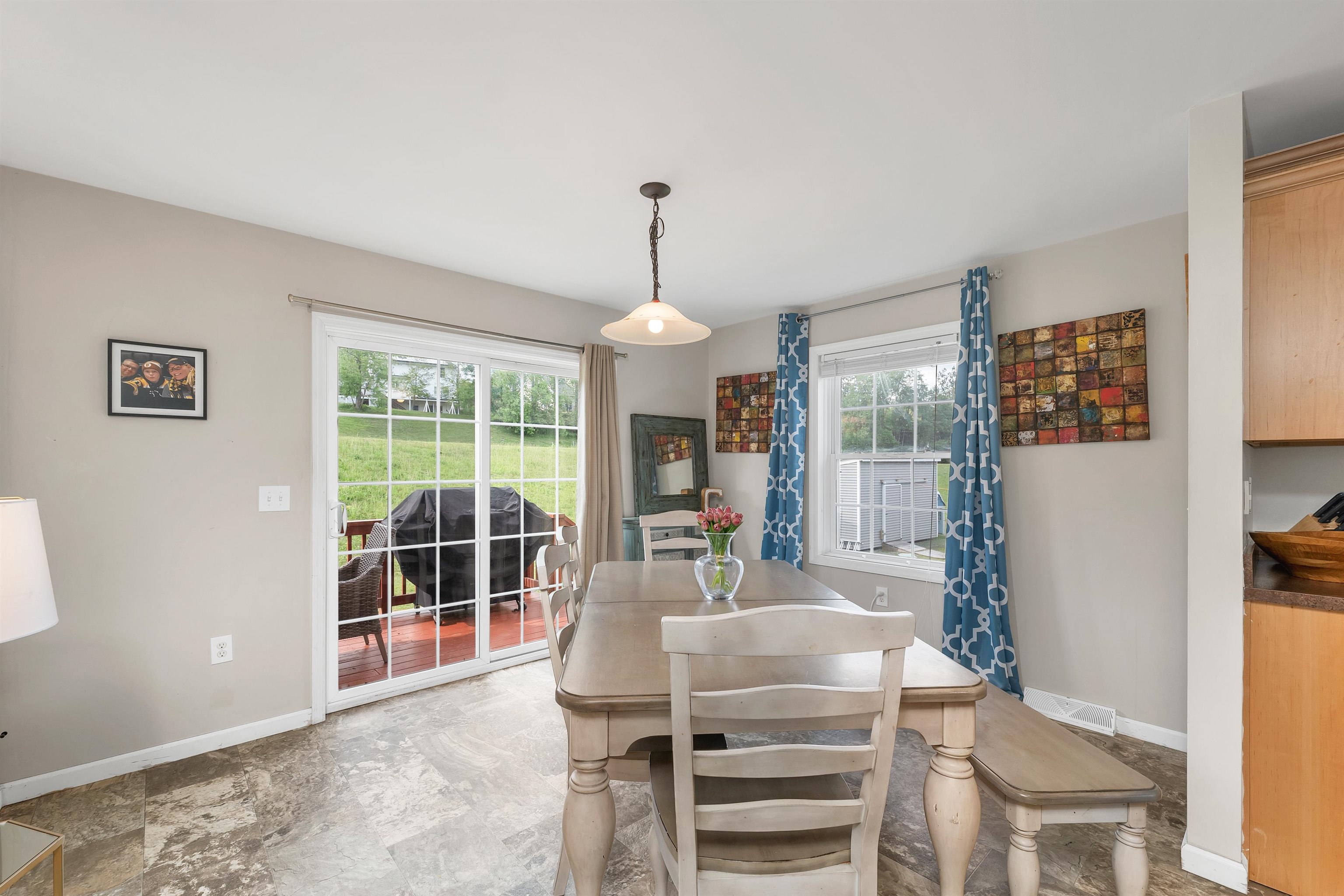 Hartford, Vermont 05001, United States, 3 Bedrooms Bedrooms, ,2 BathroomsBathrooms,Residential,Active,158462