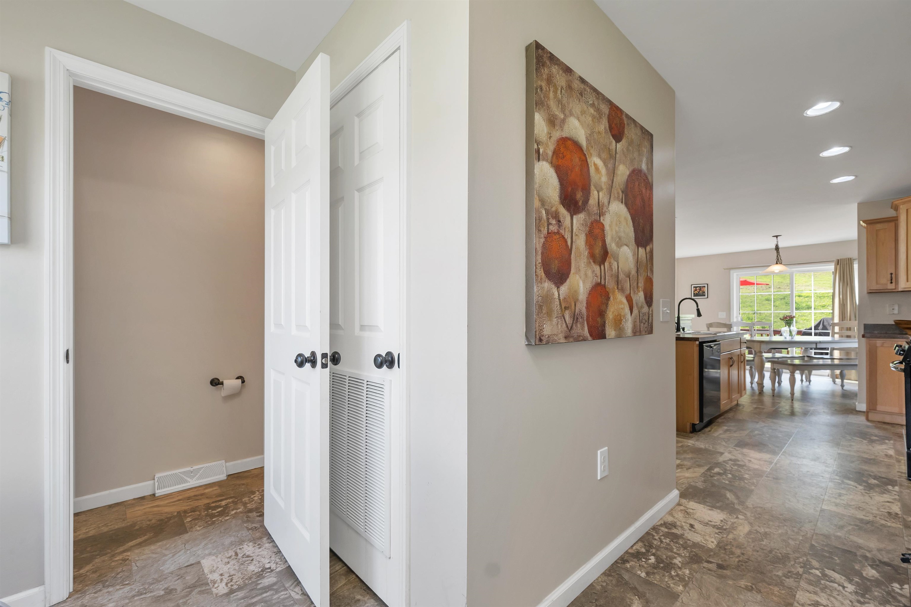 Hartford, Vermont 05001, United States, 3 Bedrooms Bedrooms, ,2 BathroomsBathrooms,Residential,Active,158462