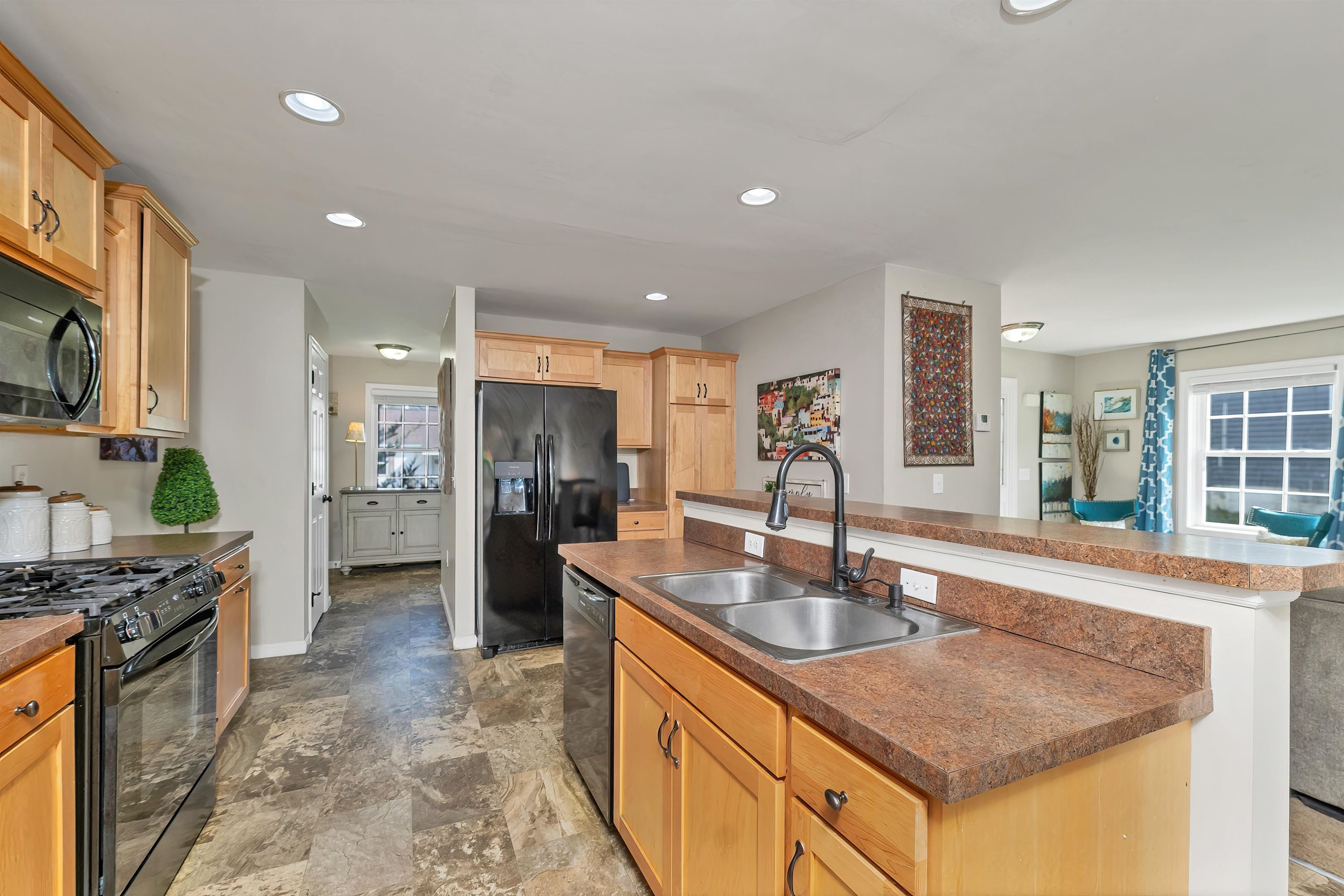 Hartford, Vermont 05001, United States, 3 Bedrooms Bedrooms, ,2 BathroomsBathrooms,Residential,Active,158462