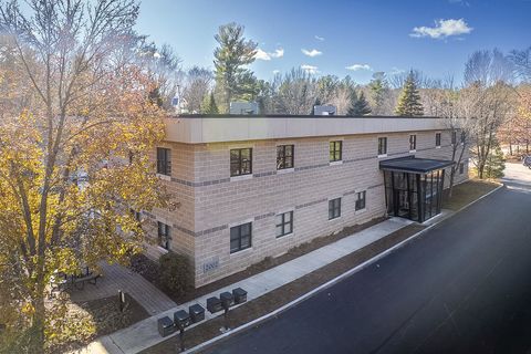 Photo of 94 River Road, Hudson, NH 03051 (MLS # 5074905)