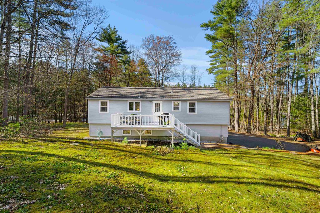 Photo of 6 Newbury Drive, Amherst, NH 03031 (MLS # 5085852)
