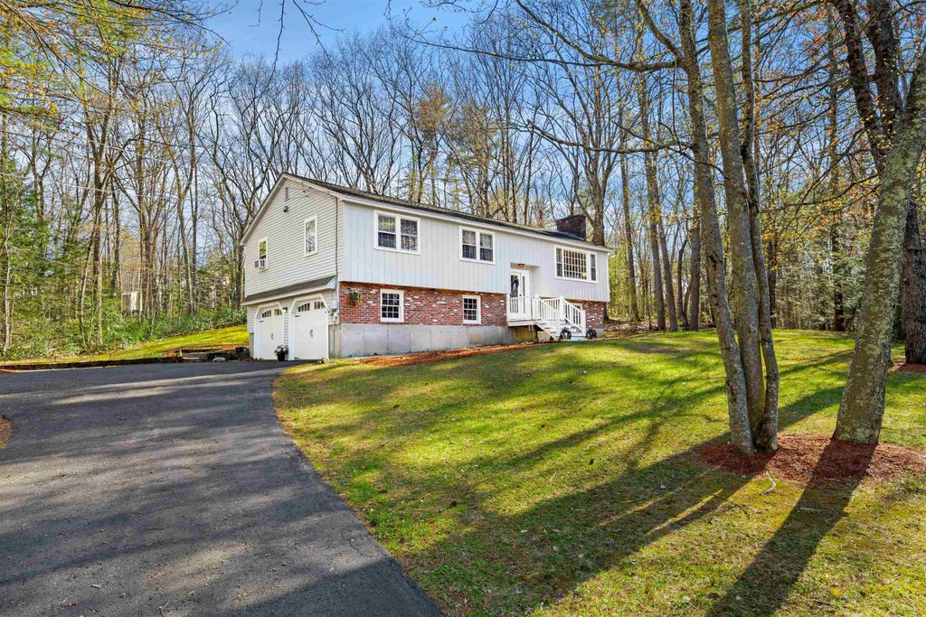 Photo of 6 Newbury Drive, Amherst, NH 03031 (MLS # 5085852)
