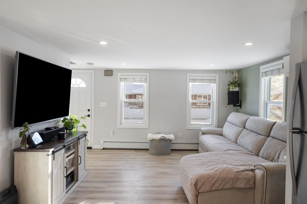 Photo of 402 Daniel Webster Highway, Merrimack, NH 03054 (MLS # 5075647)