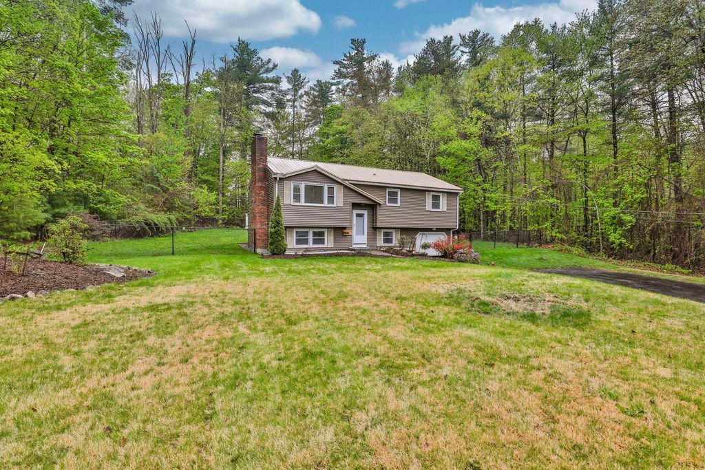 Photo of 336 New Boston Road, Bedford, NH 03110 (MLS # 5089089)