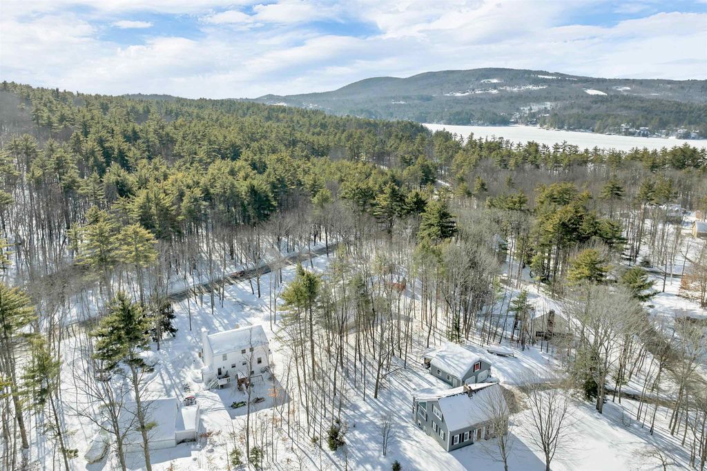 Photo of 581 East Side Drive, Alton, NH 03810 (MLS # 5083751)