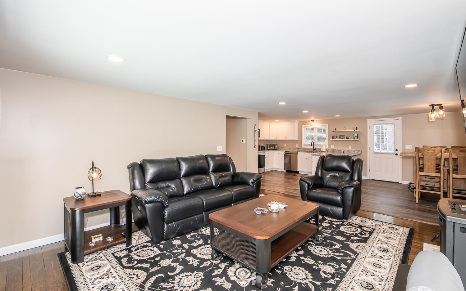 Kingston, New Hampshire 03848, United States, 3 Bedrooms Bedrooms, ,2 BathroomsBathrooms,Residential,Active,176028