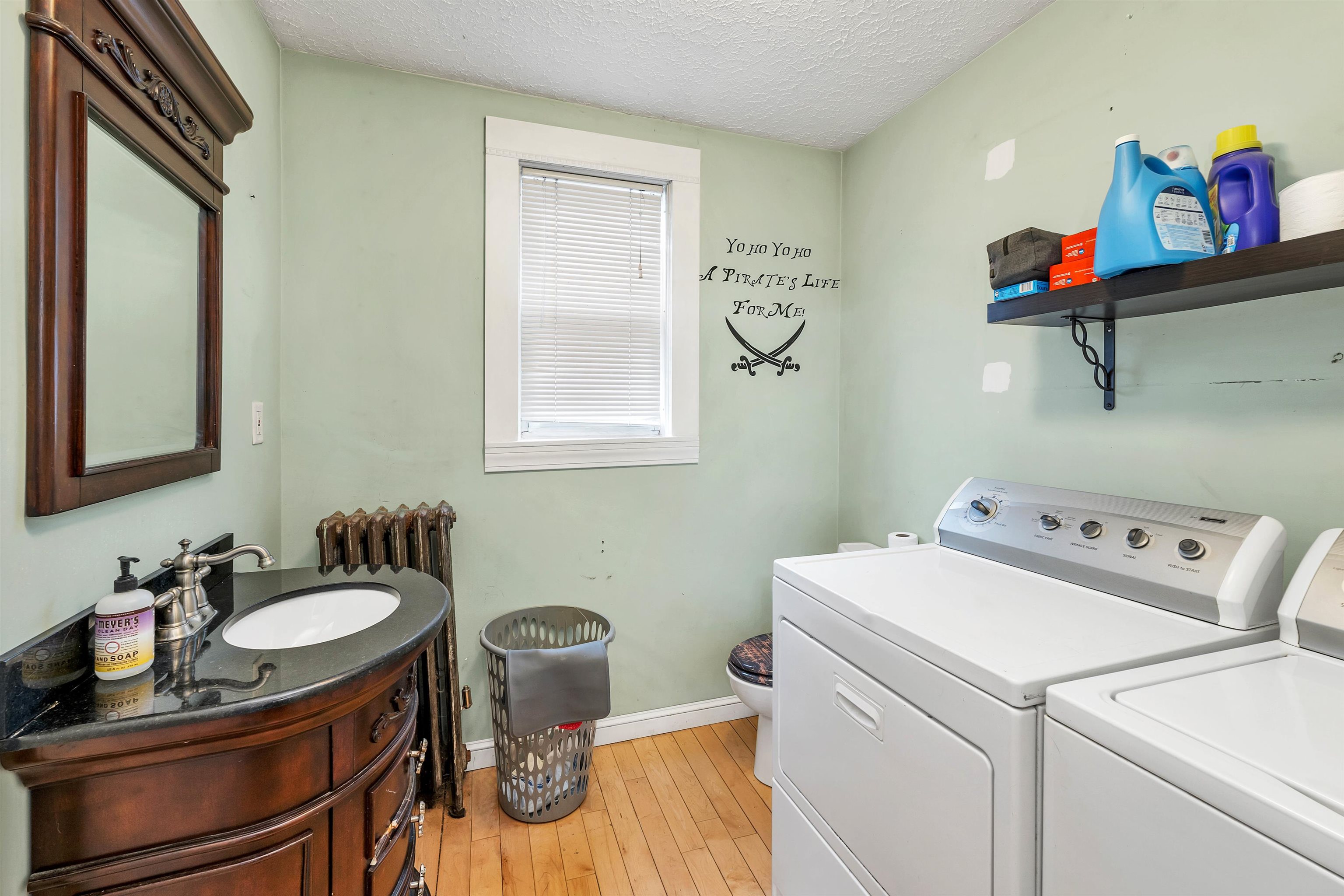 Manchester, New Hampshire 03102, United States, 3 Bedrooms Bedrooms, ,3 BathroomsBathrooms,Residential,Active,83626