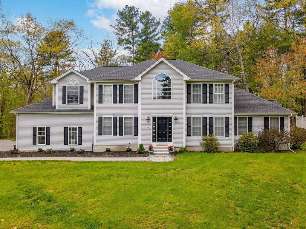 Photo of 14 Cheshire Court, Londonderry, NH 03053 (MLS # 5088704)